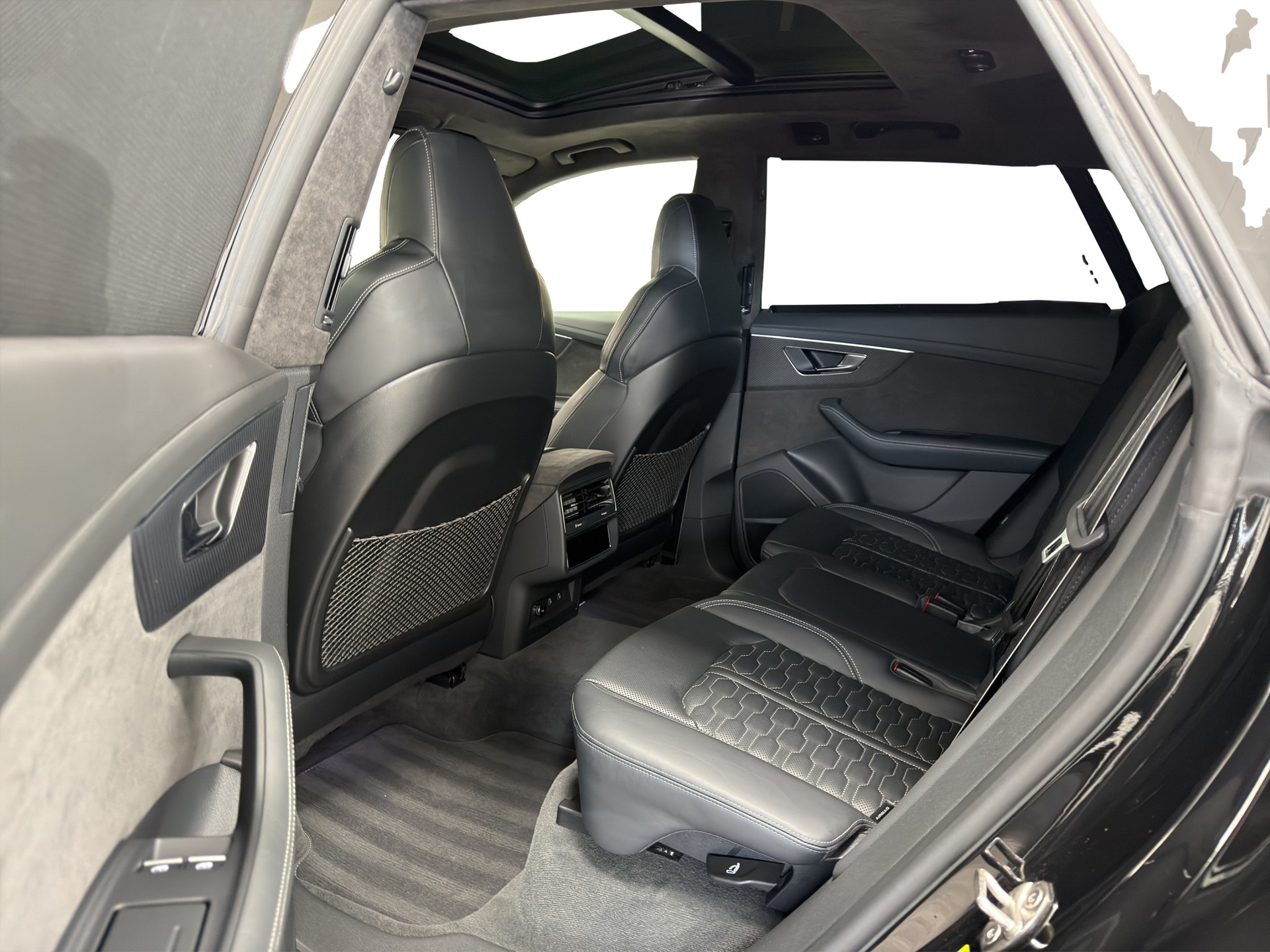 AUDI RSQ8 quattro tiptronic-image-16