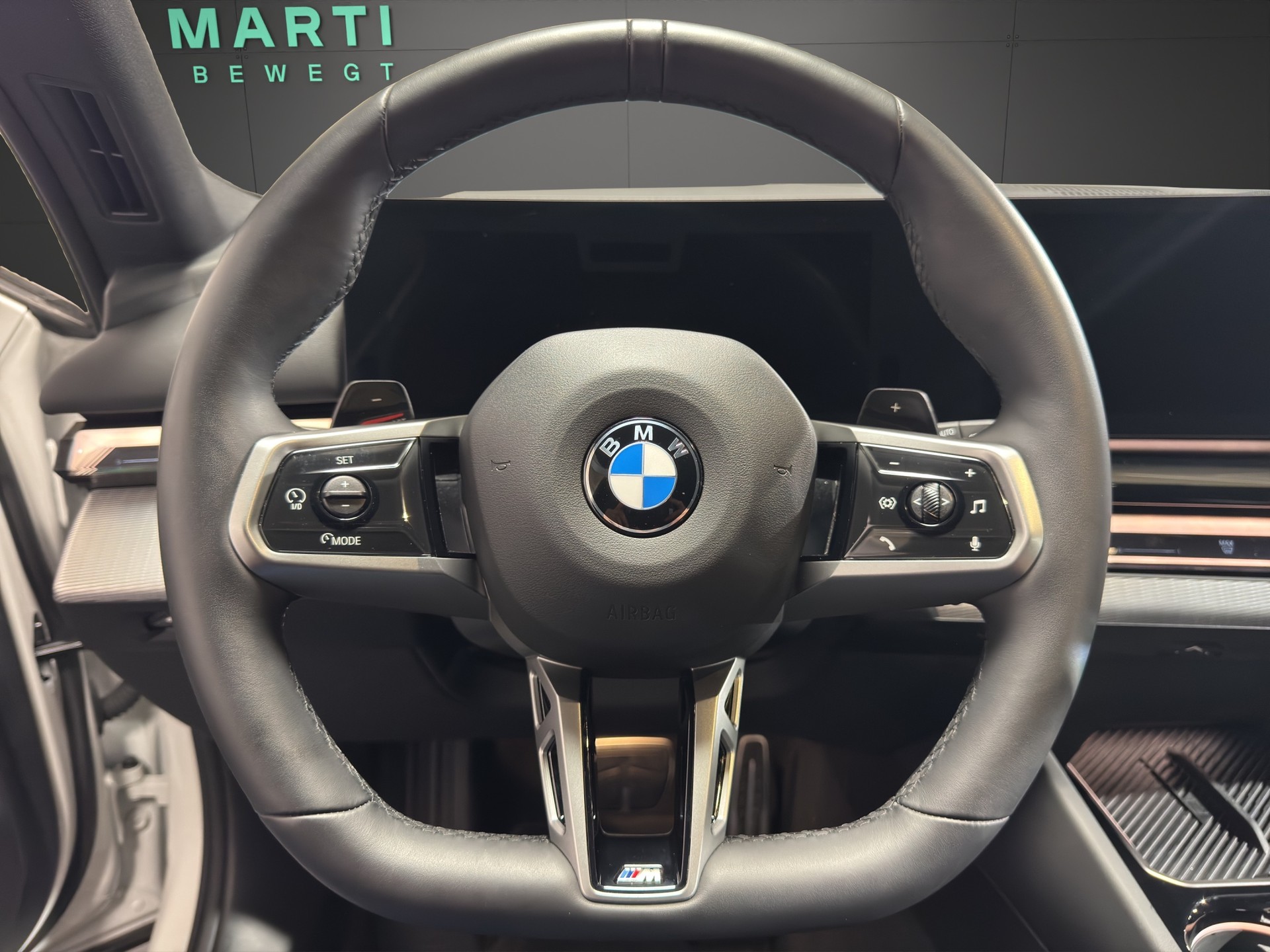 BMW 520d xDrive Touring M Sport-image-13