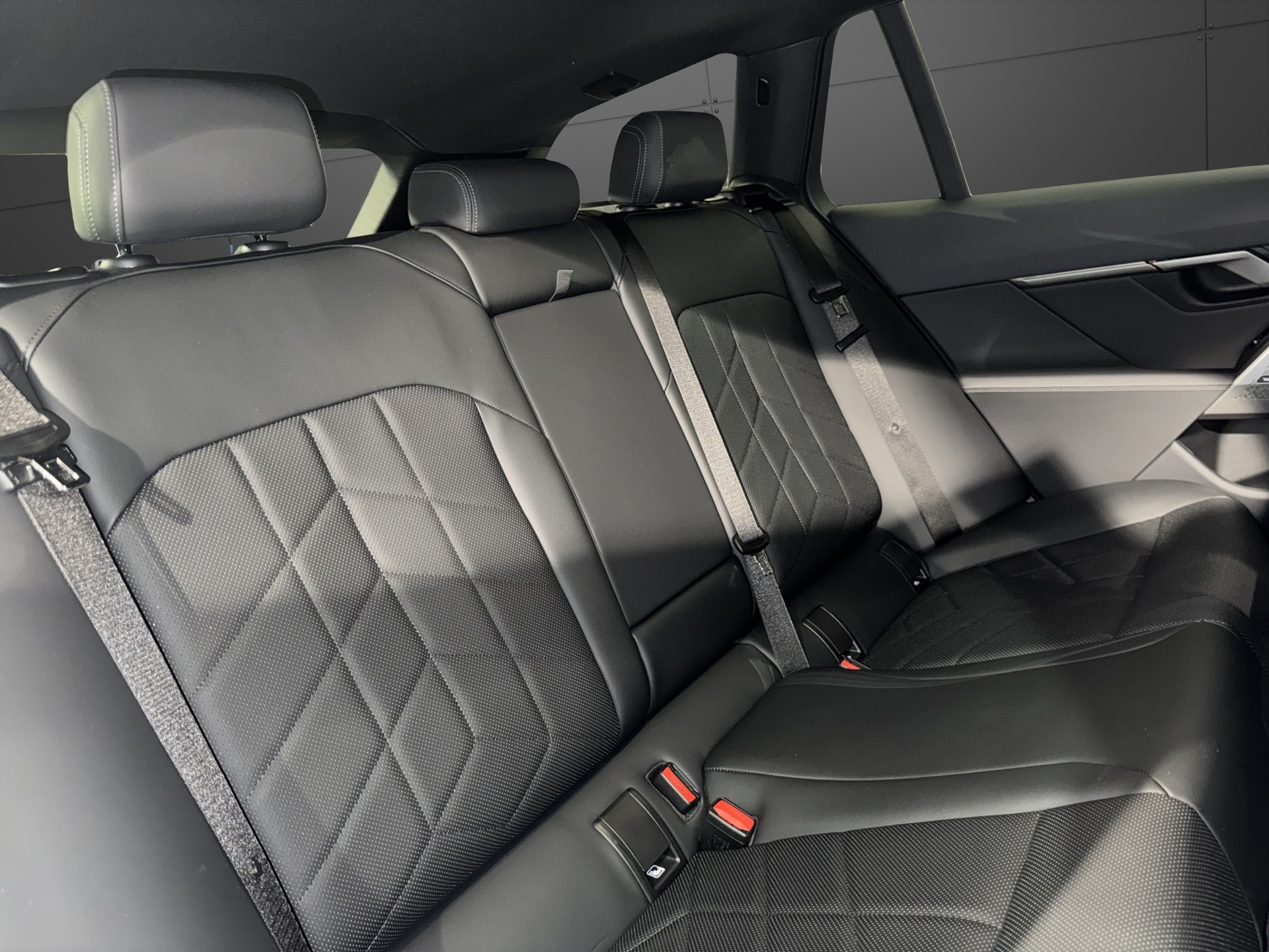 BMW 520d xDrive Touring M Sport-image-16
