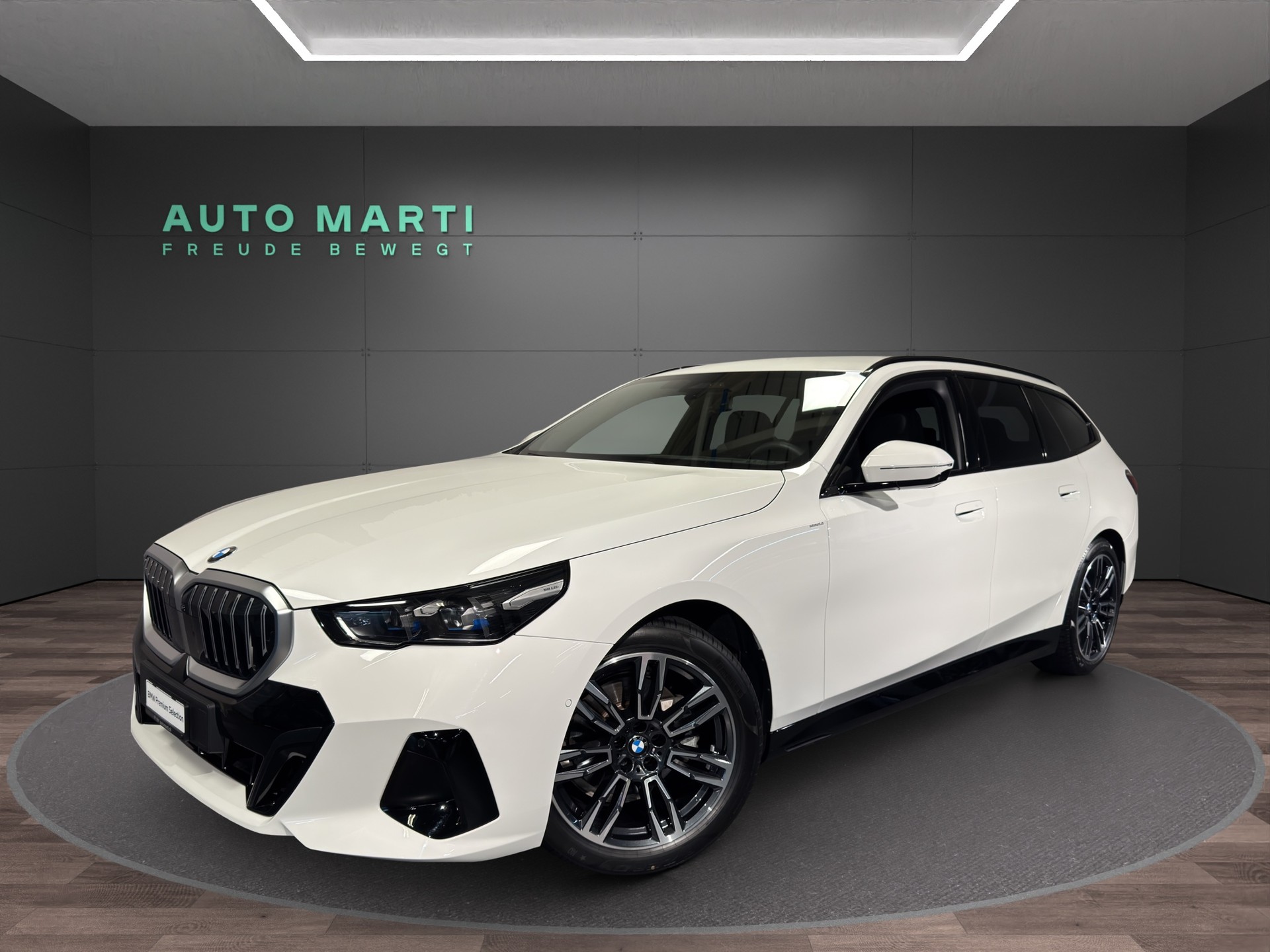 BMW 520d xDrive Touring M Sport-image-0