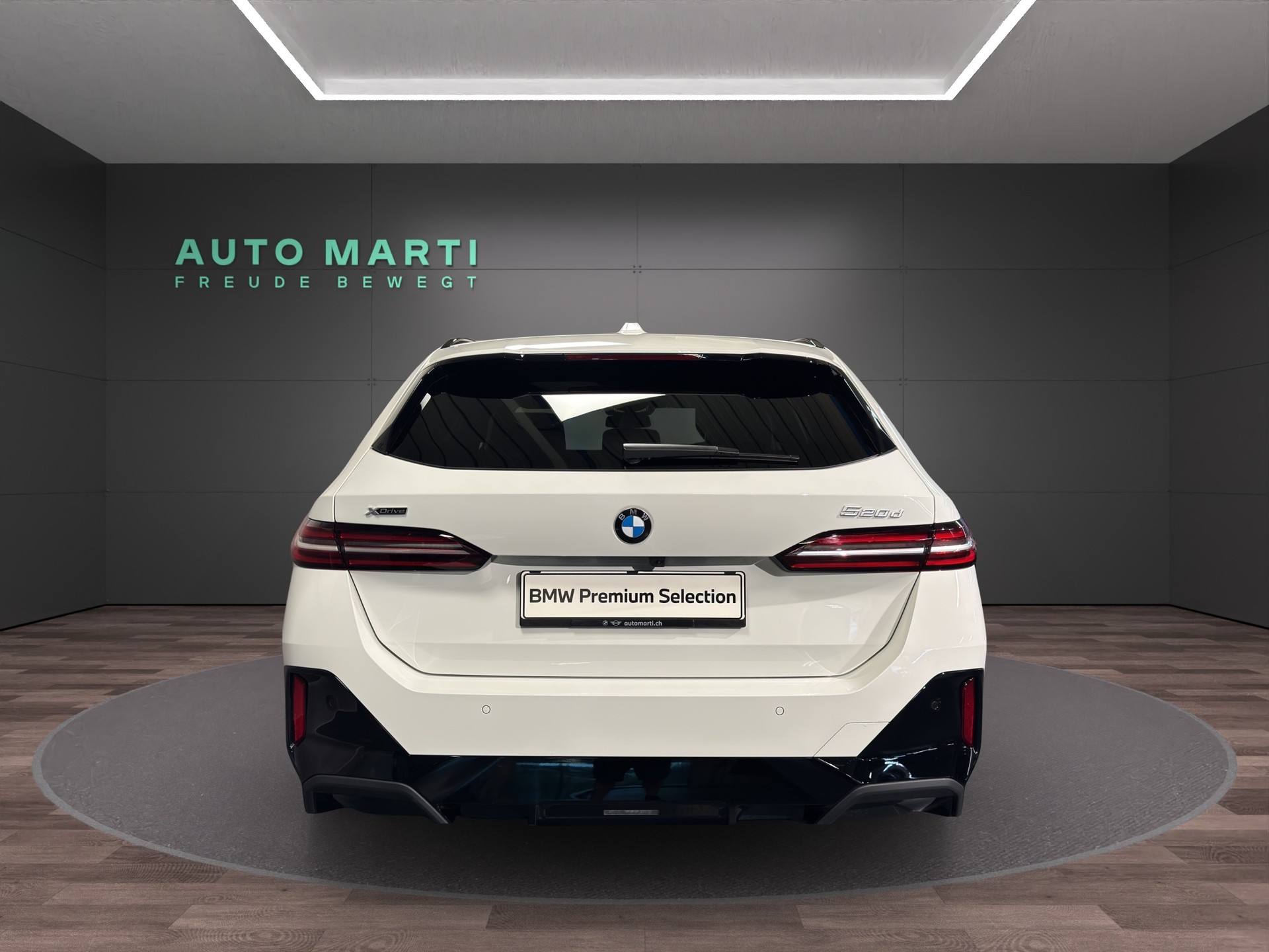 BMW 520d xDrive Touring M Sport-image-2