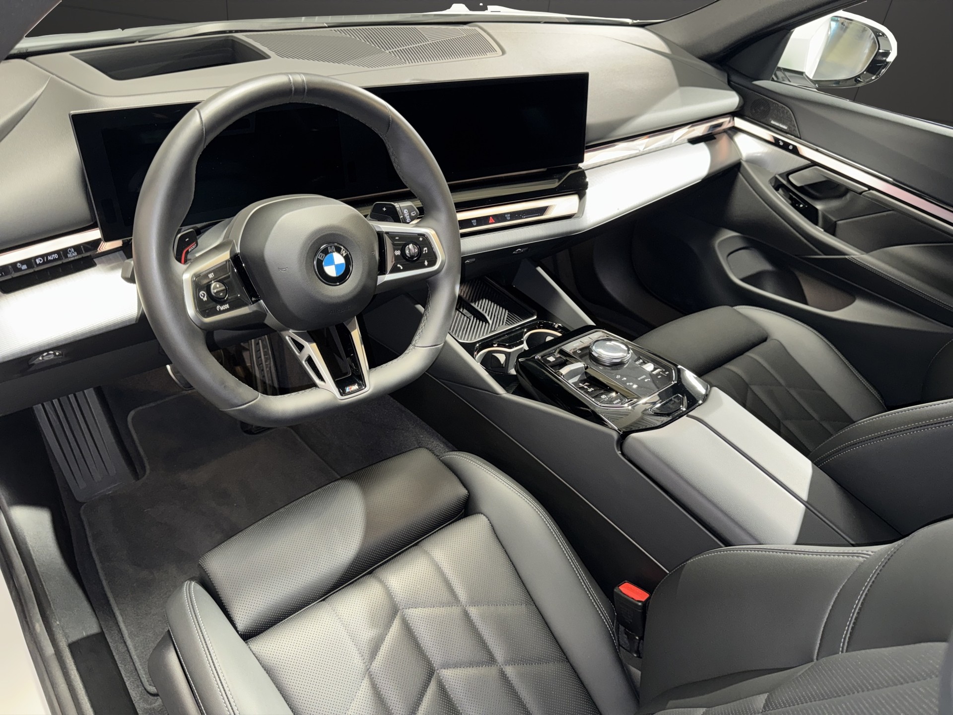 BMW 520d xDrive Touring M Sport-image-7