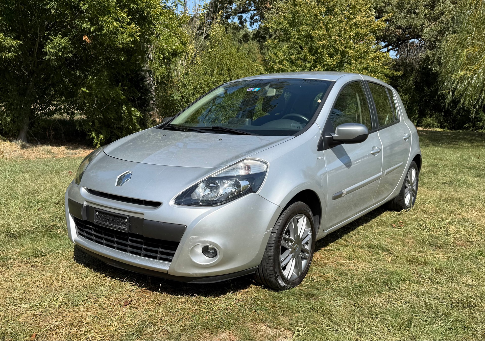 RENAULT Clio 1.6 16V Night&Day Automatic-image-0