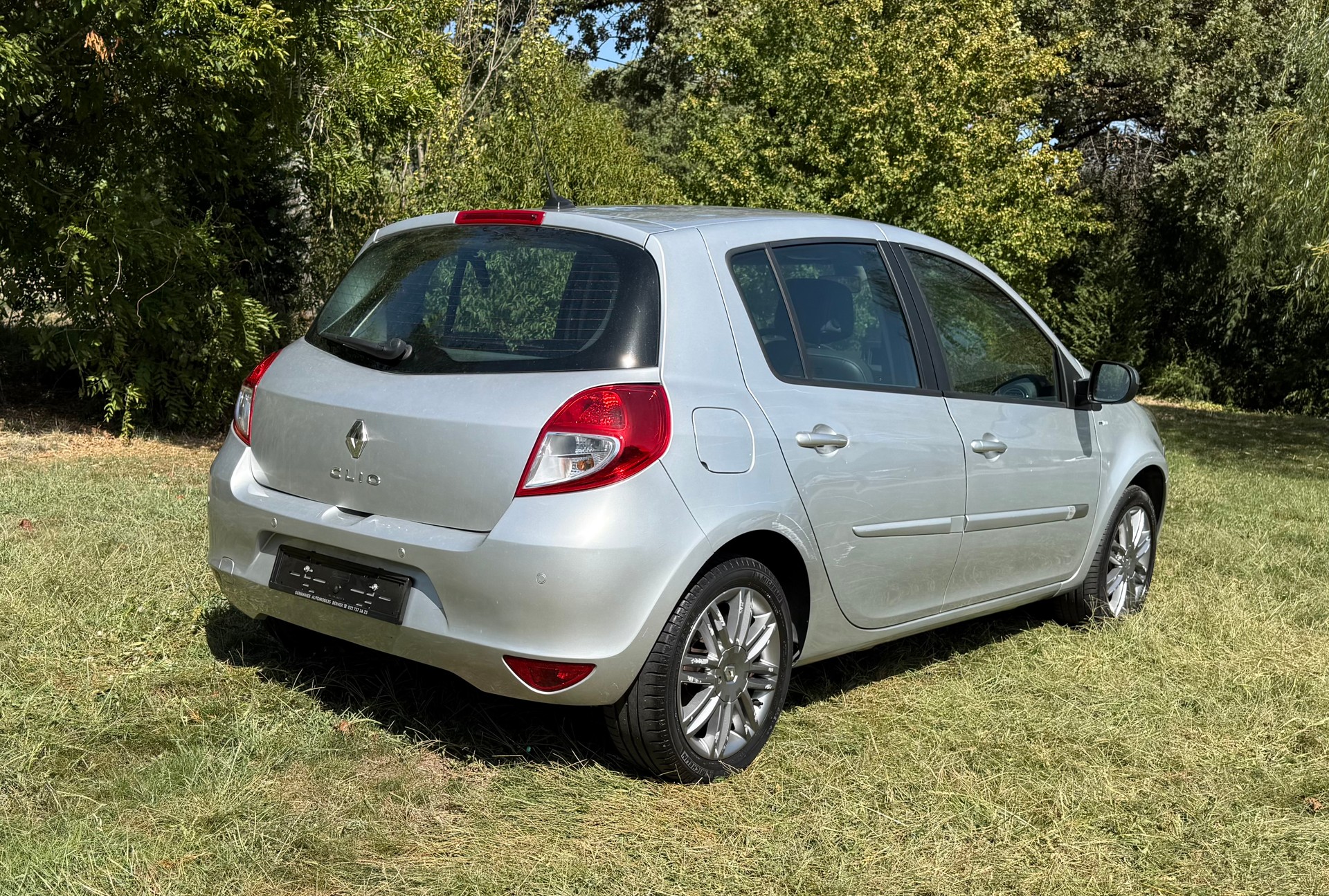 RENAULT Clio 1.6 16V Night&Day Automatic-image-3
