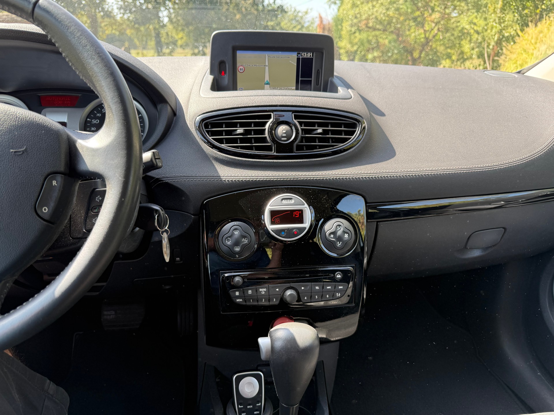 RENAULT Clio 1.6 16V Night&Day Automatic-image-13