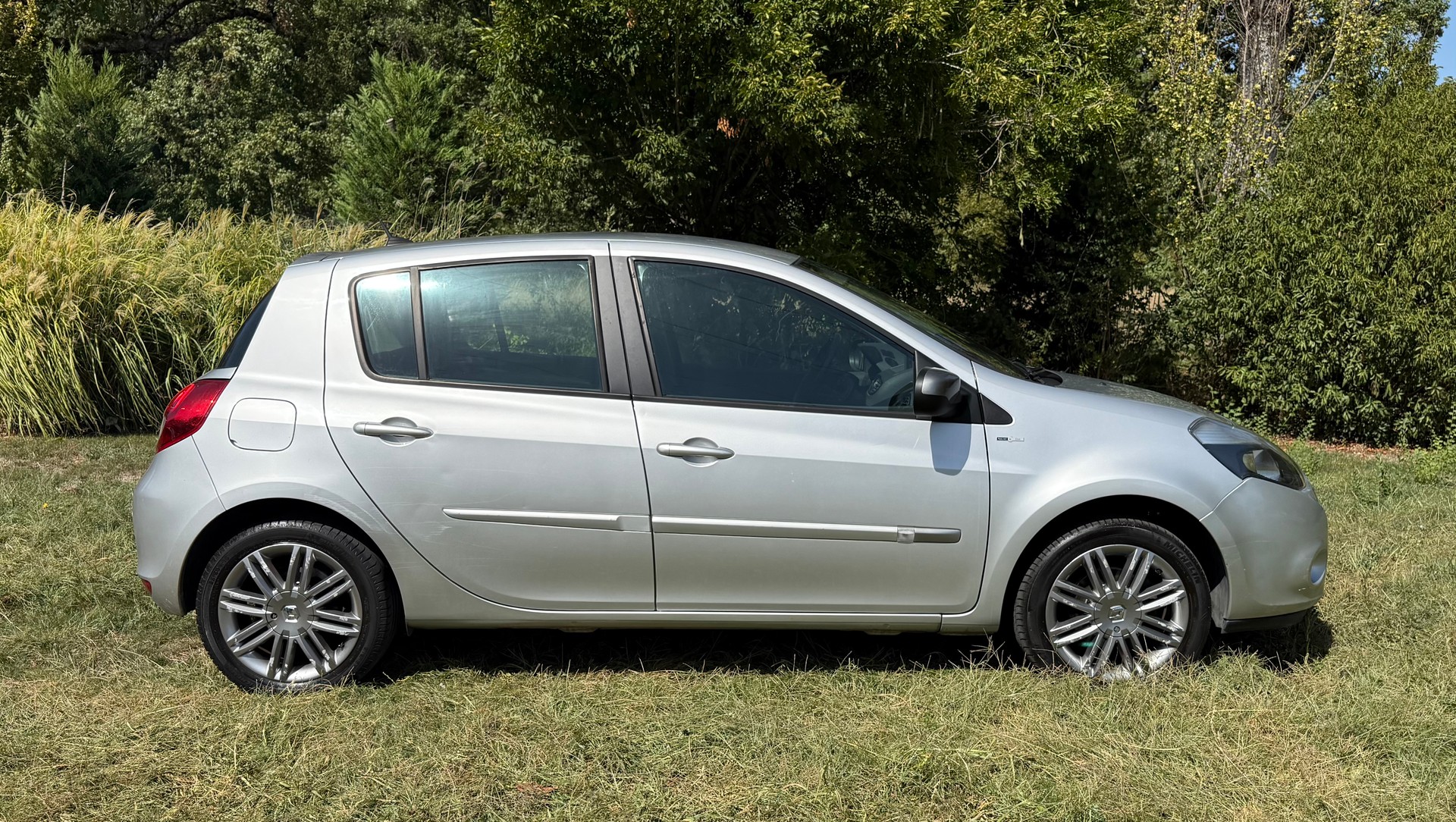 RENAULT Clio 1.6 16V Night&Day Automatic-image-6