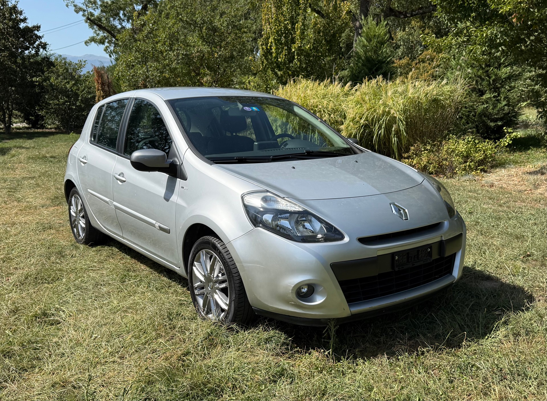 RENAULT Clio 1.6 16V Night&Day Automatic-image-2