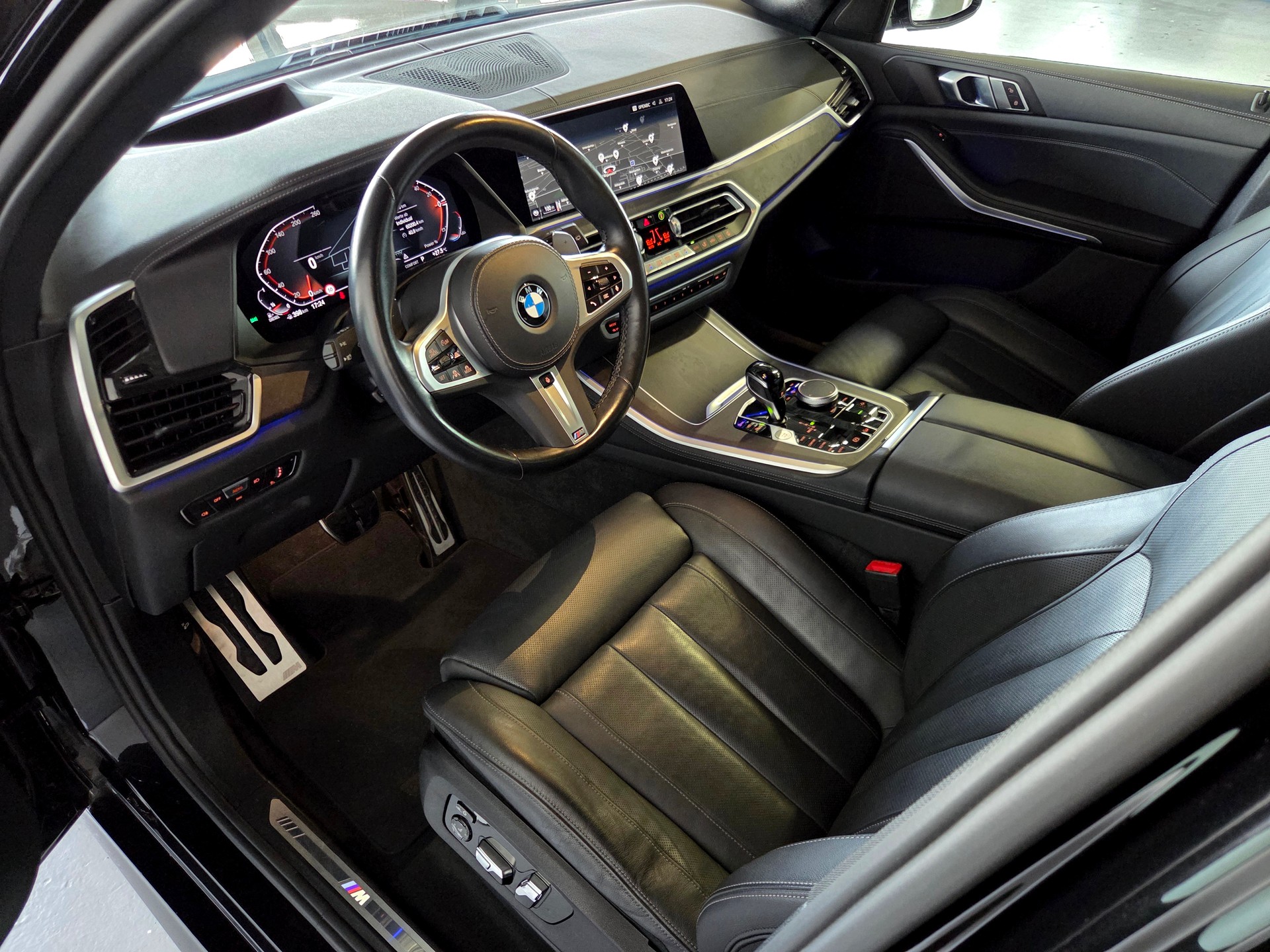 BMW X5 40d xDrive M-Sport 7-Plätzer-showroom-element-3