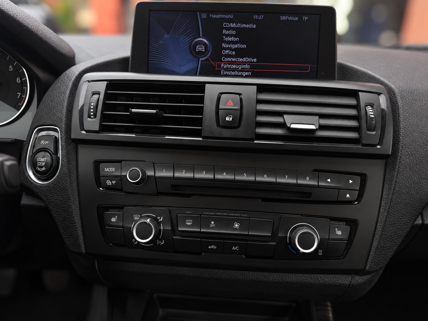 BMW 116i Urban Line Steptronic-image-9