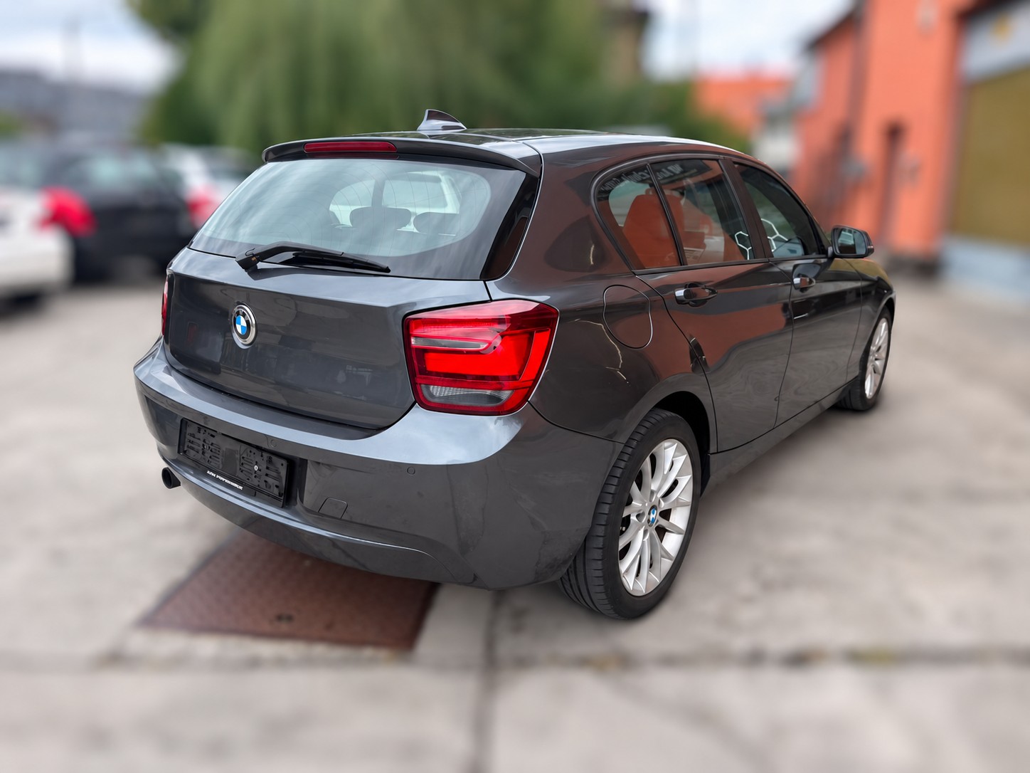 BMW 116i Urban Line Steptronic-image-4