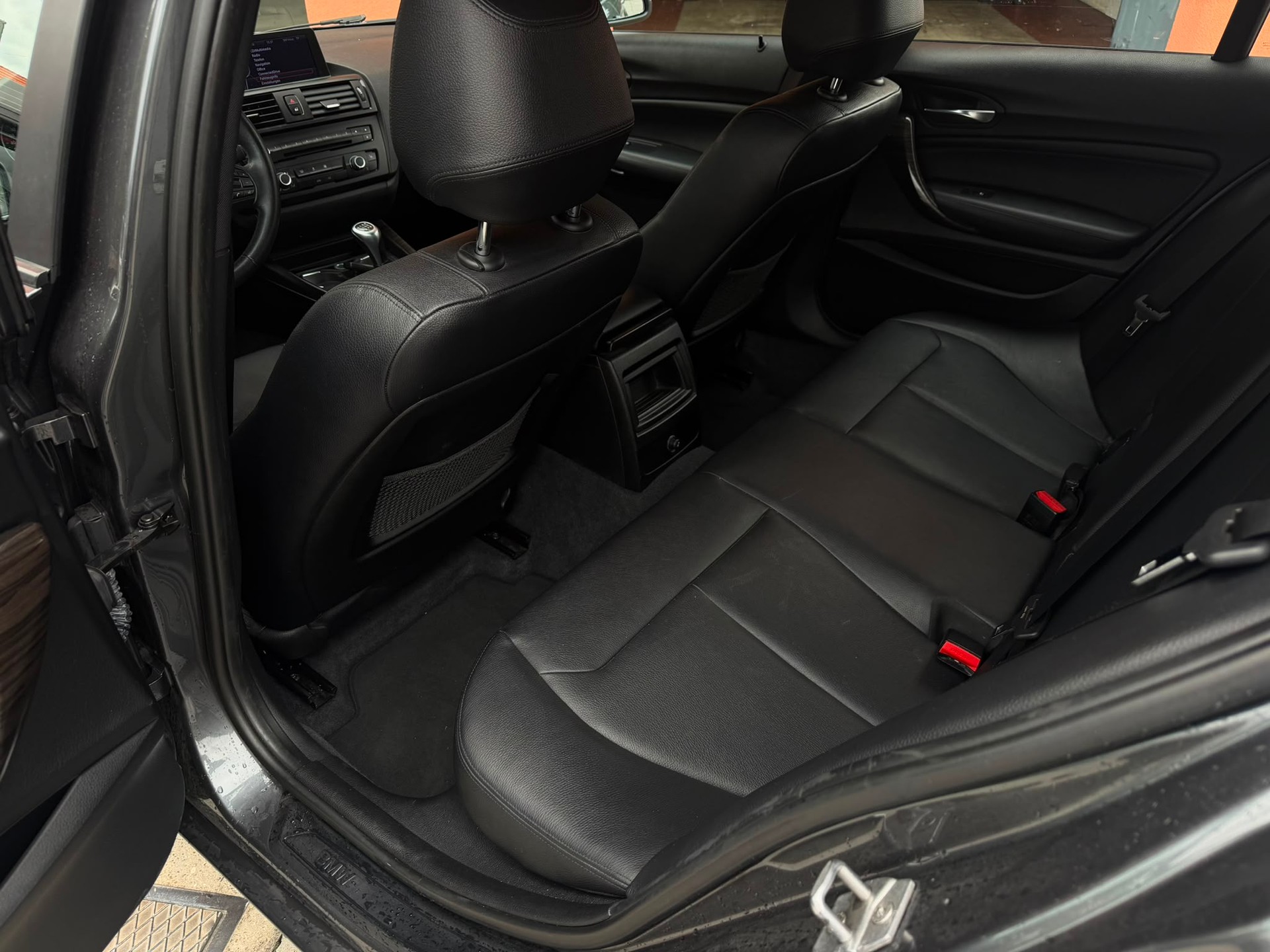 BMW 116i Urban Line Steptronic-image-10