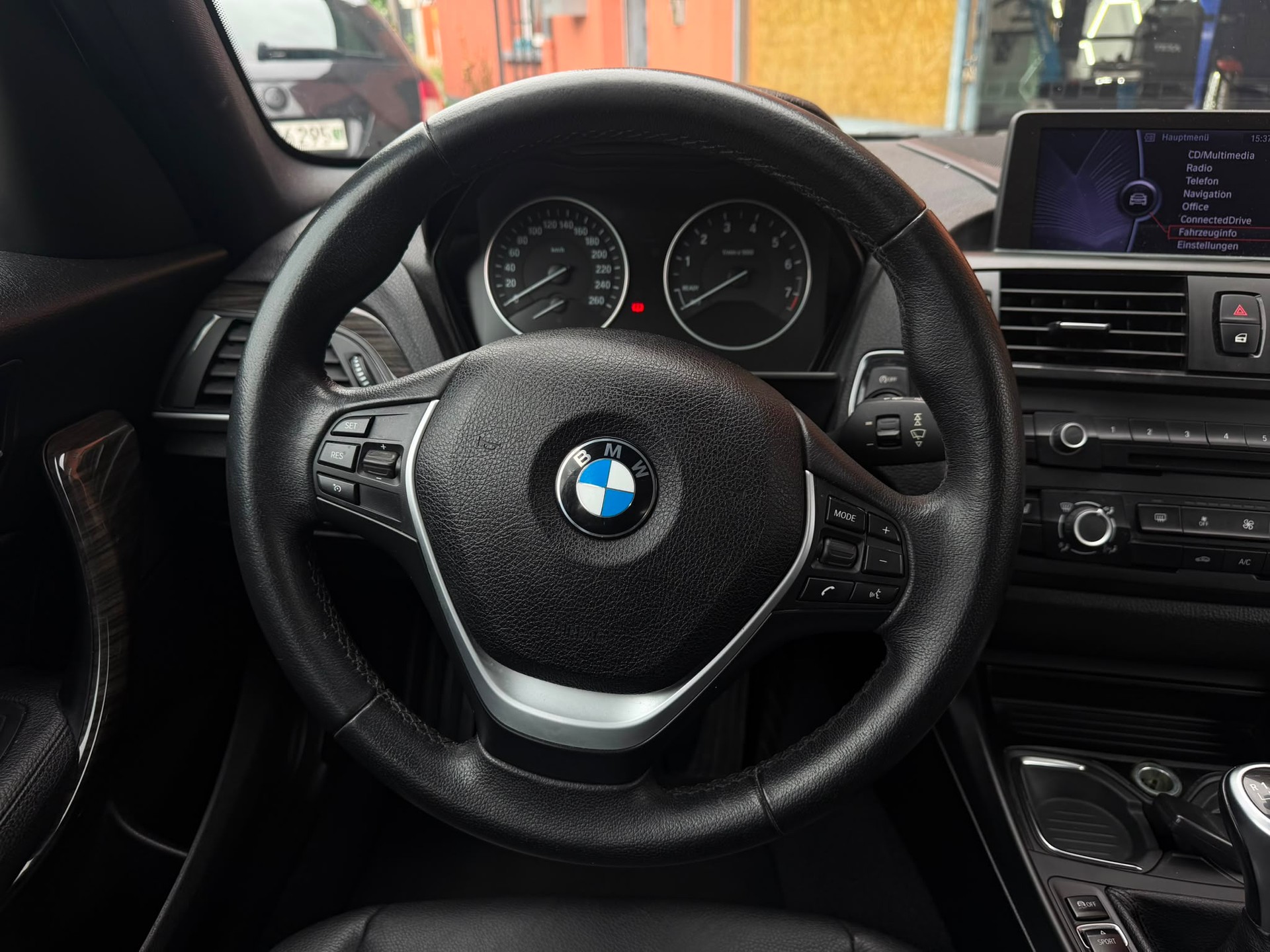 BMW 116i Urban Line Steptronic-image-8