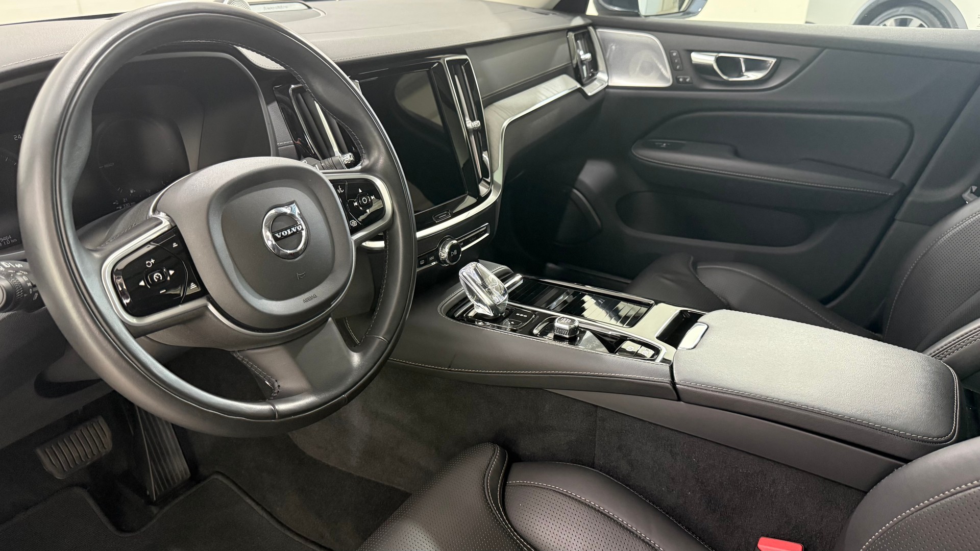 VOLVO V60 2.0 T8 TE Inscription eAWD-image-3