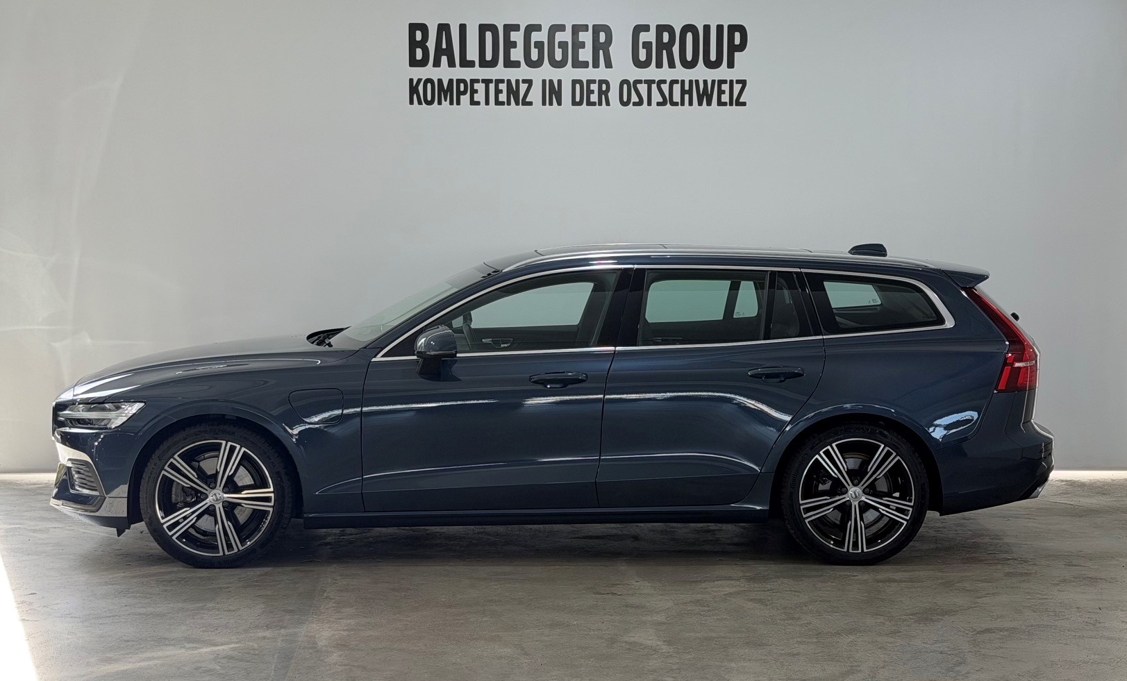 VOLVO V60 2.0 T8 TE Inscription eAWD-showroom-element-2