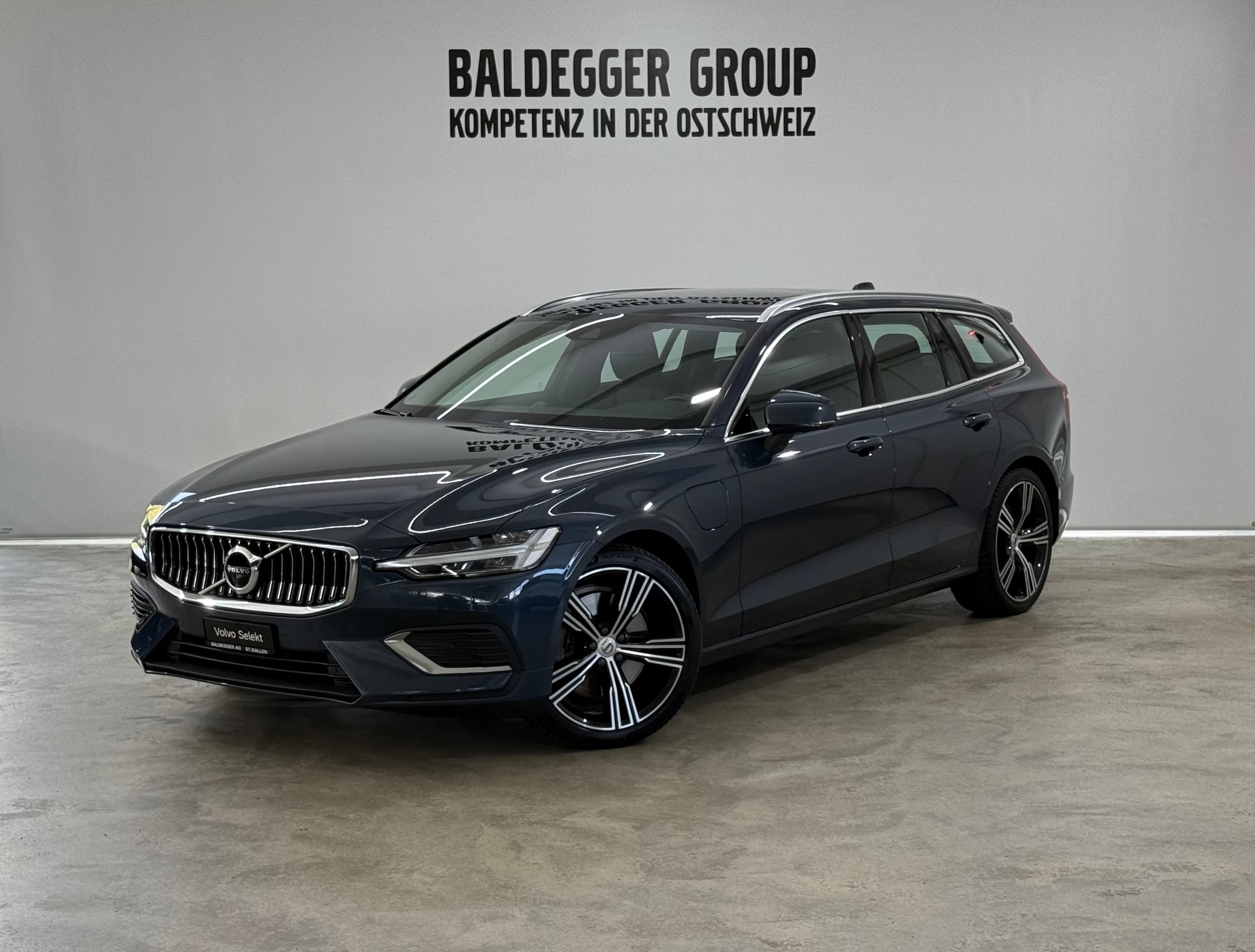 VOLVO V60 2.0 T8 TE Inscription eAWD-image-0