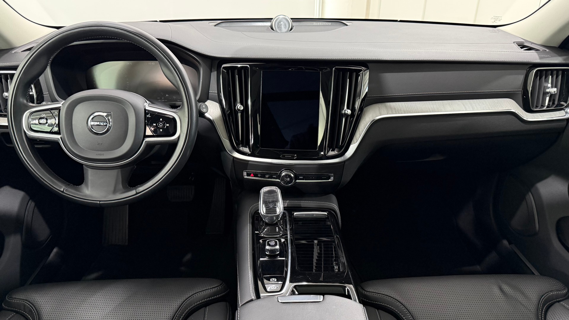 VOLVO V60 2.0 T8 TE Inscription eAWD-image-4