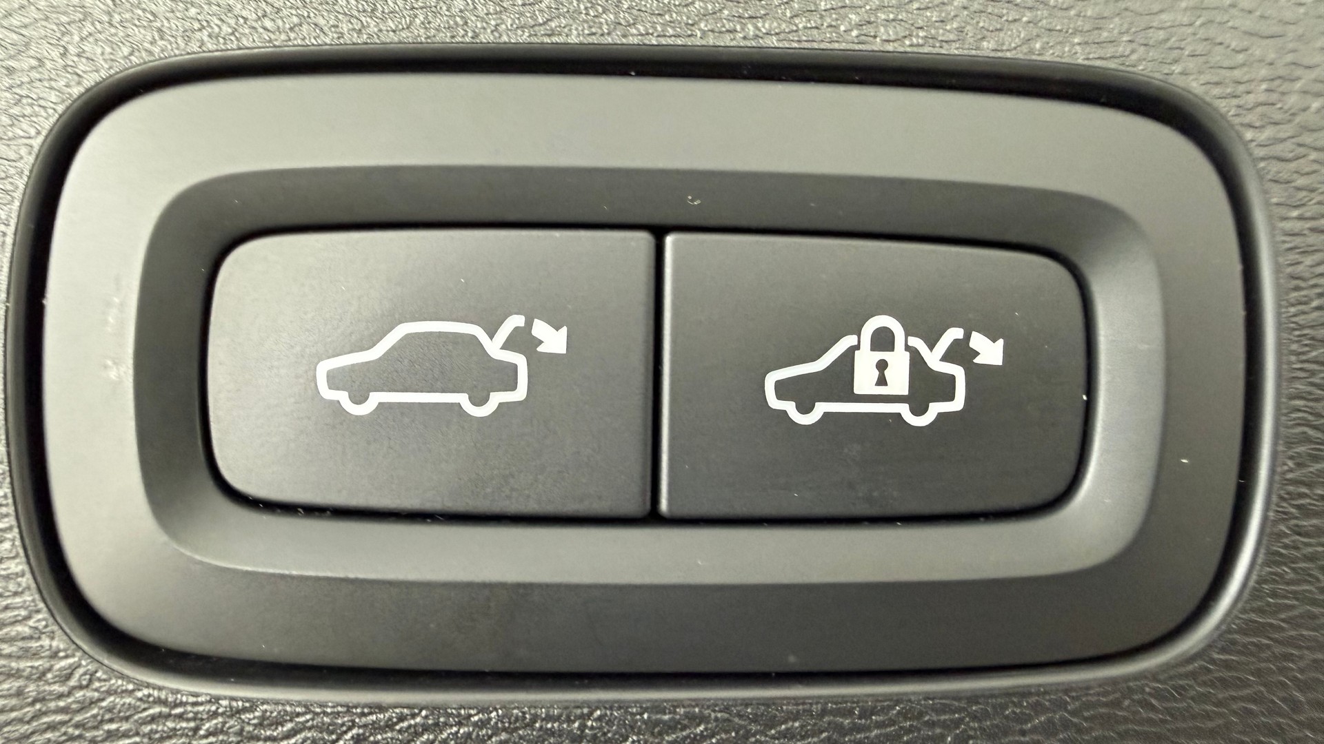 VOLVO V60 2.0 T8 TE Inscription eAWD-image-14