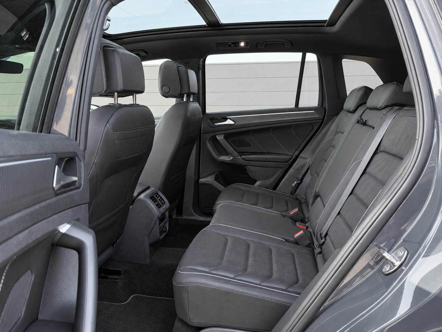 VW Tiguan 2.0TSI R-Line 4Motion DSG-image-7