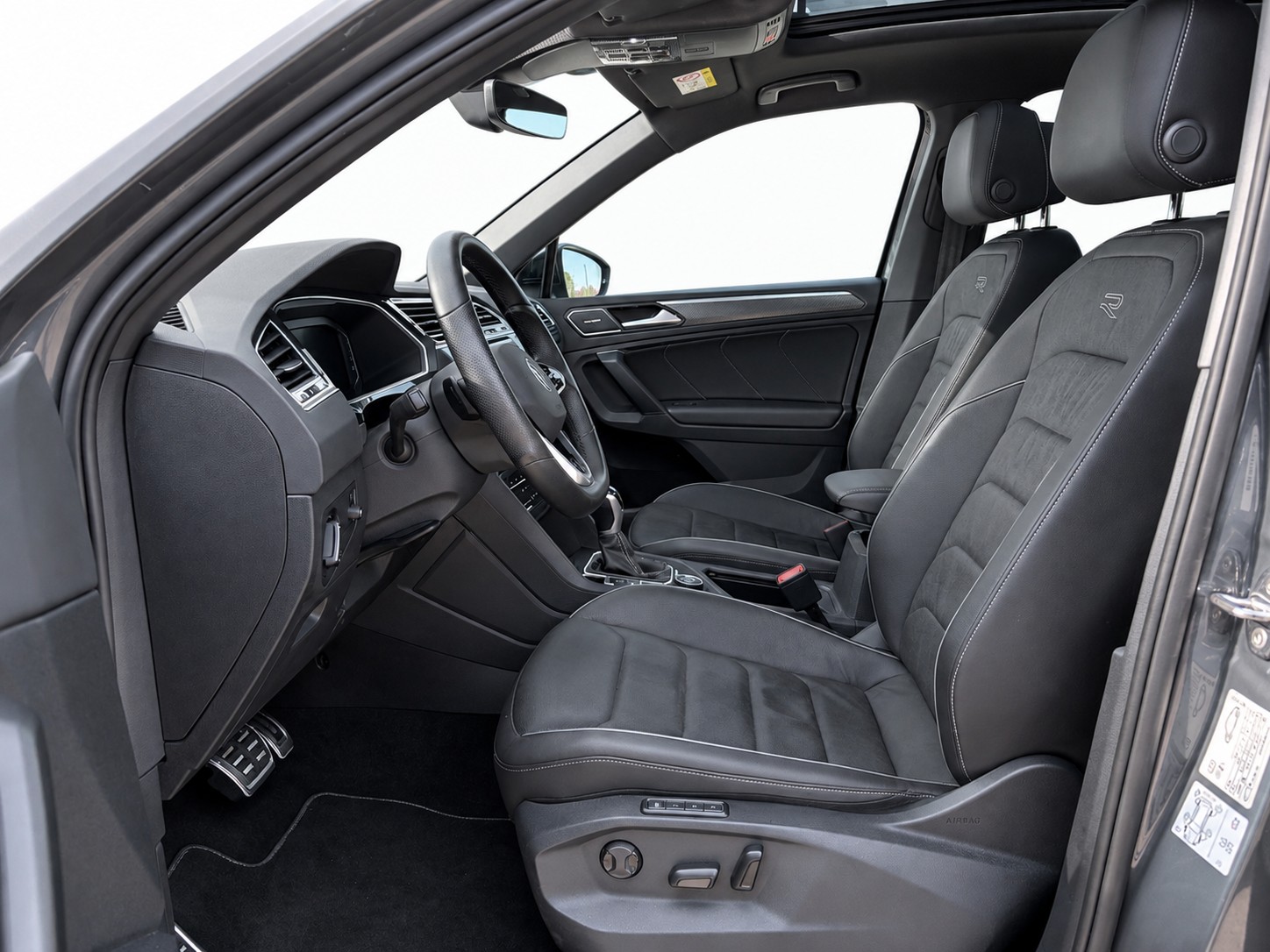 VW Tiguan 2.0TSI R-Line 4Motion DSG-image-3