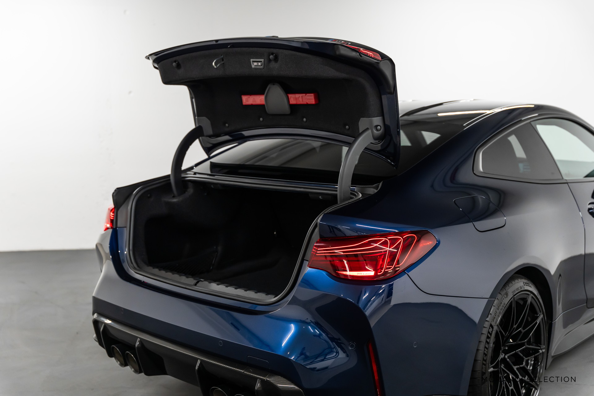 BMW M4 Competition xDrive Coupé-image-16