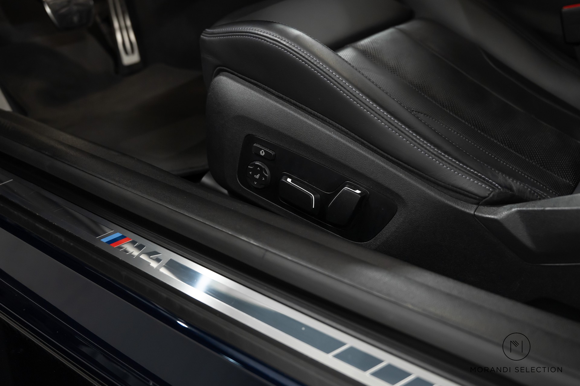 BMW M4 Competition xDrive Coupé-image-24