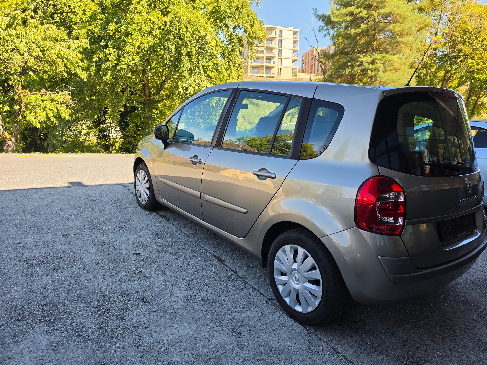 RENAULT Modus 1.2 16V T Authentique-image-6