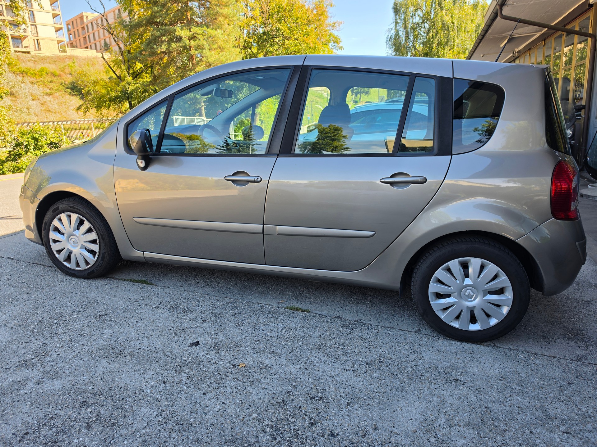 RENAULT Modus 1.2 16V T Authentique-image-5