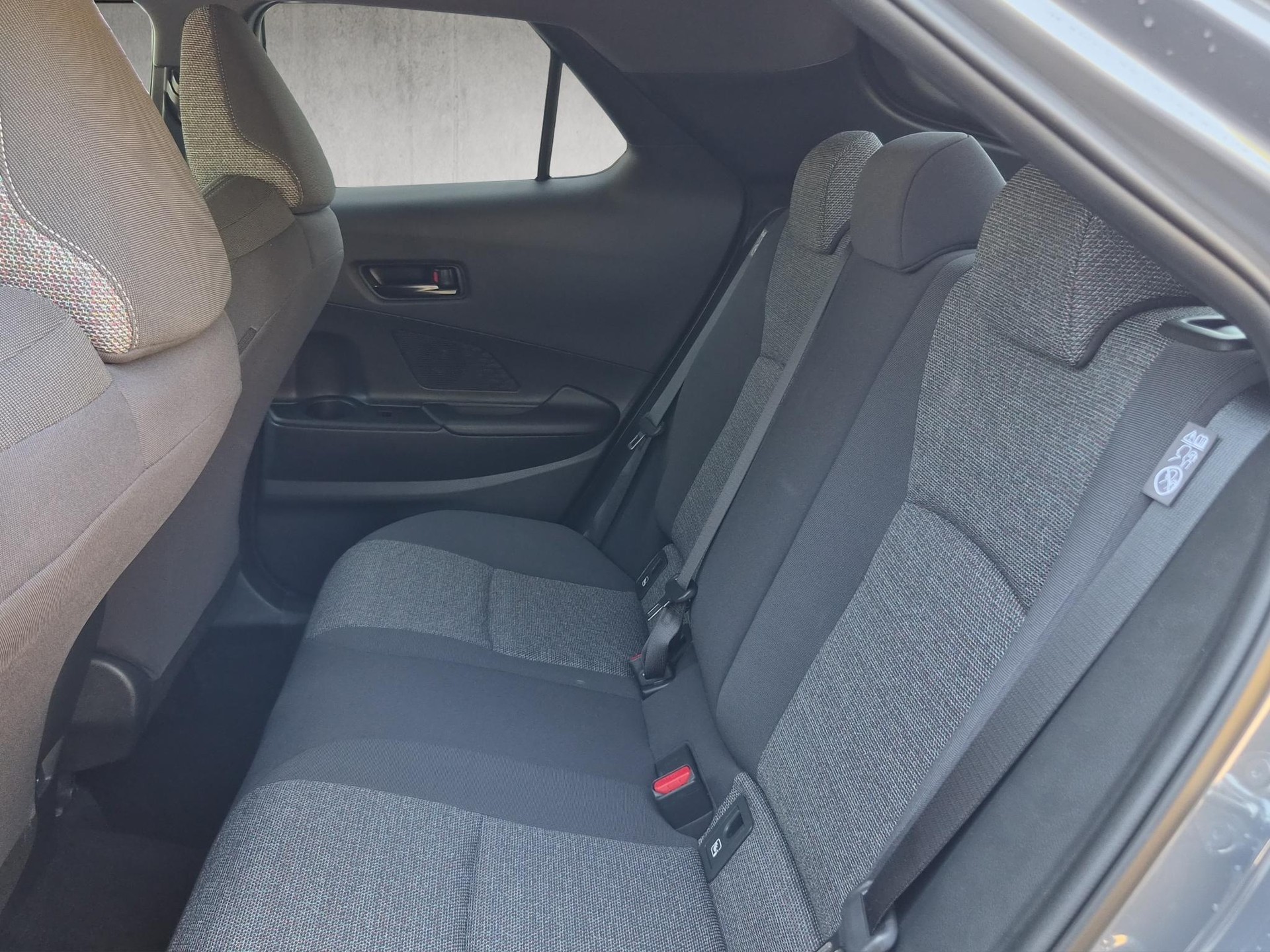 TOYOTA C-HR 2.0 HEV Trend 4x4-image-12