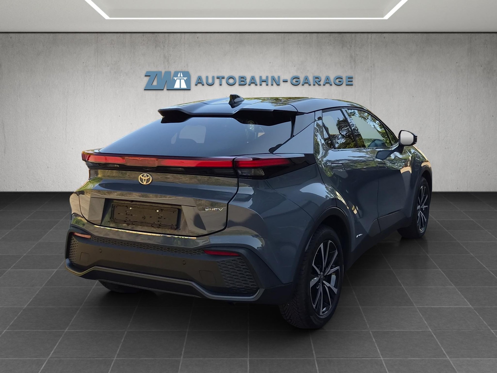 TOYOTA C-HR 2.0 HEV Trend 4x4-image-4
