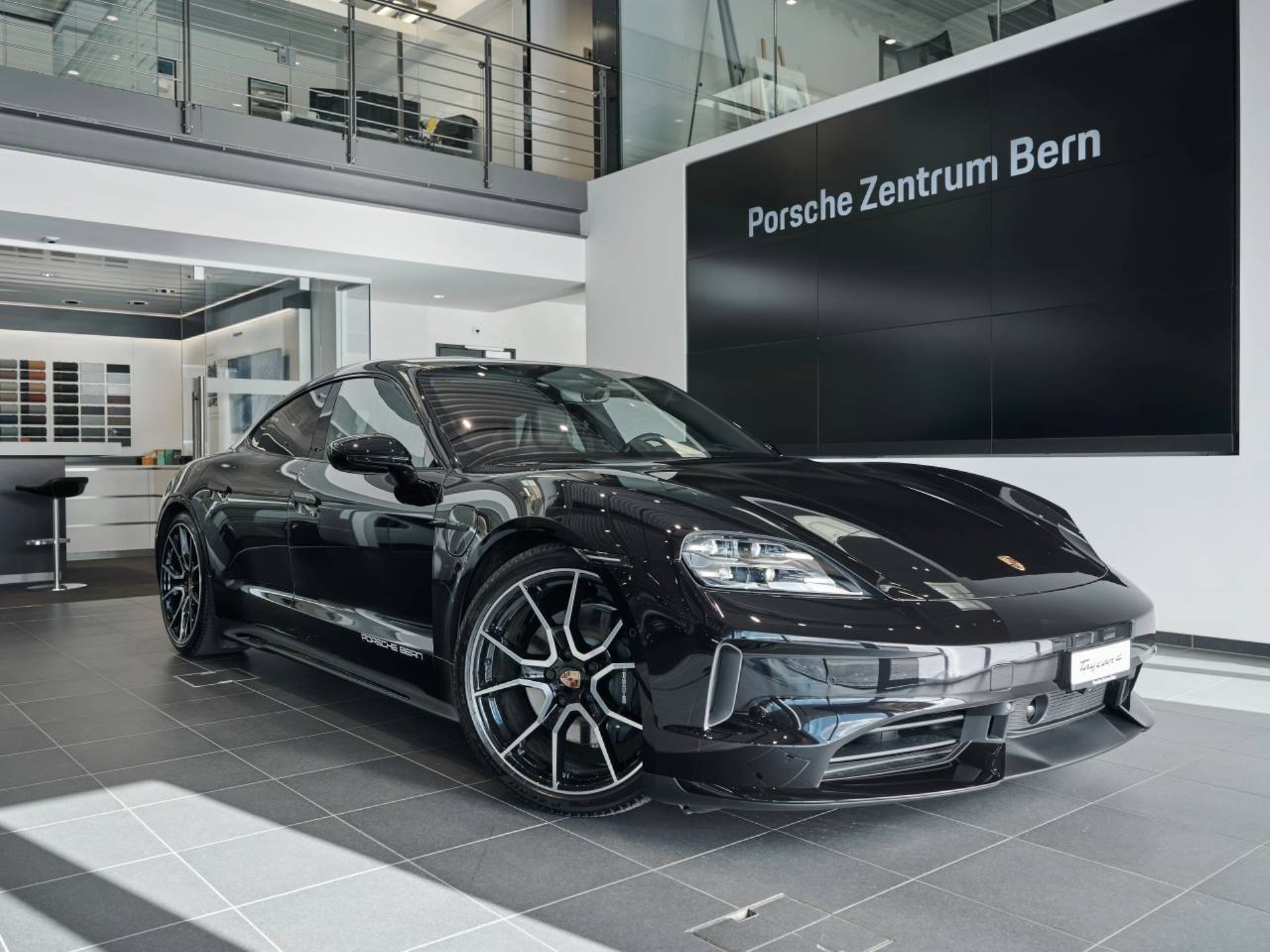 PORSCHE Taycan 4 Black Edition
