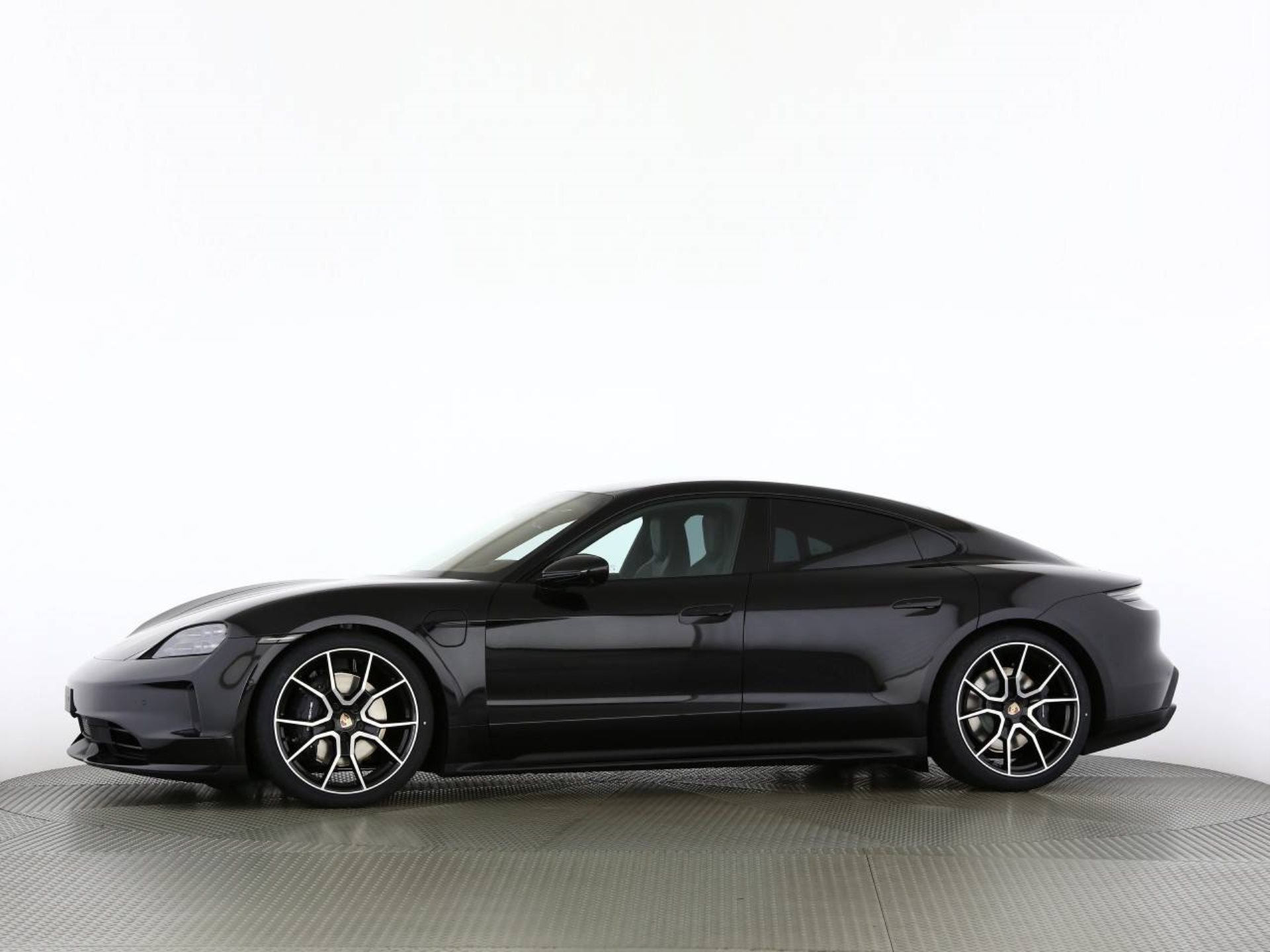 PORSCHE Taycan 4 Black Edition-image-10