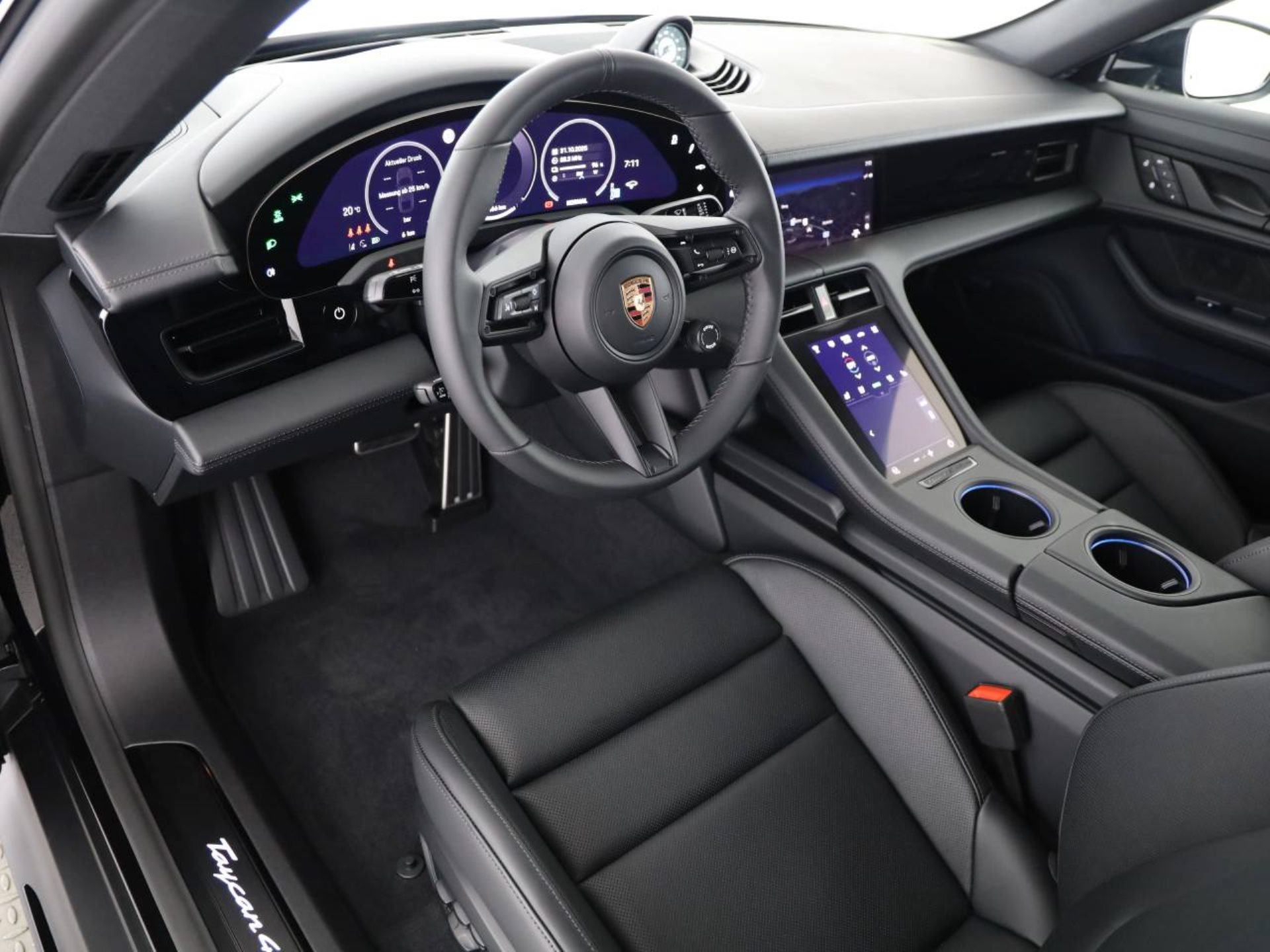 PORSCHE Taycan 4 Black Edition-image-3