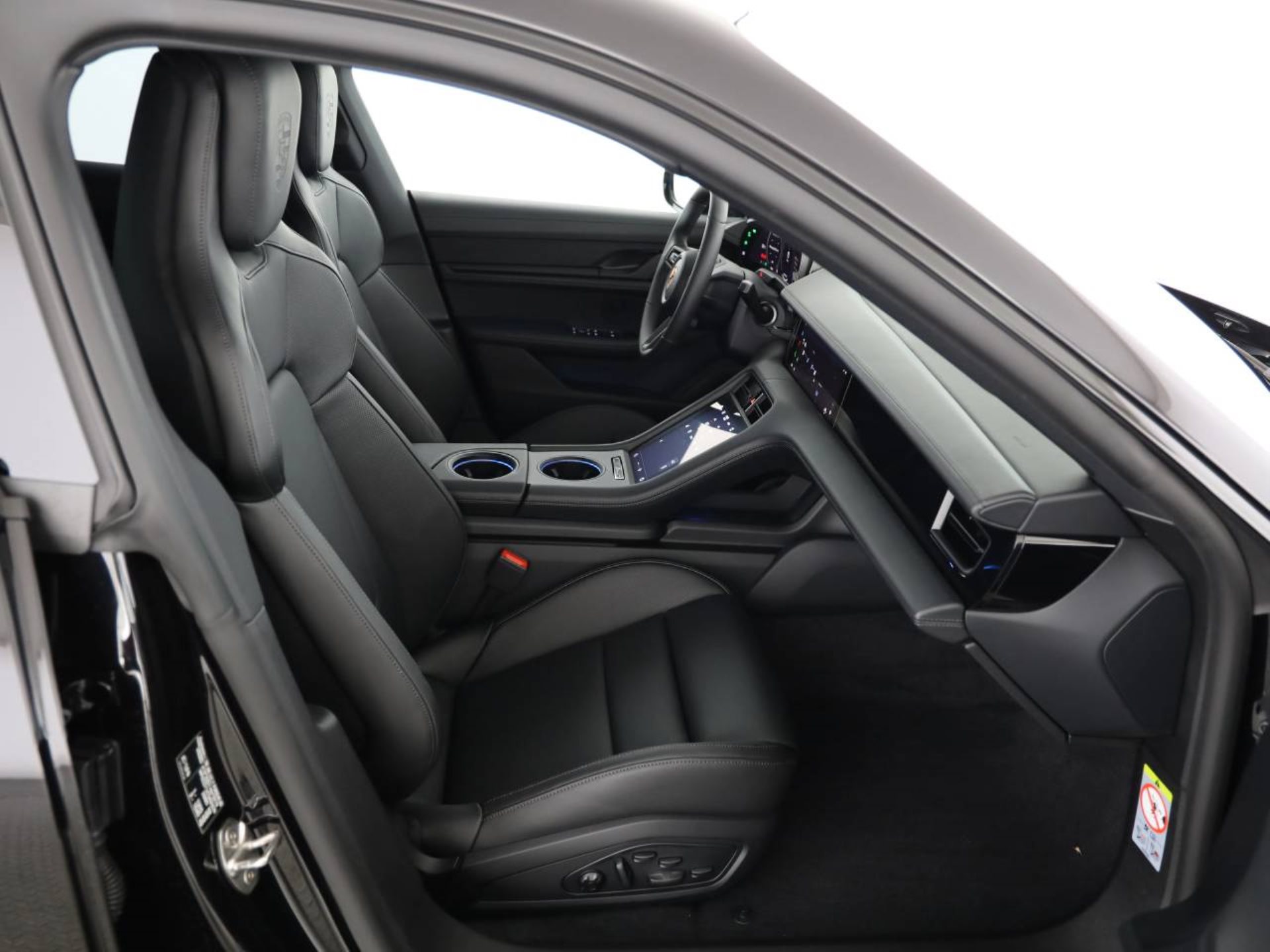 PORSCHE Taycan 4 Black Edition-image-22