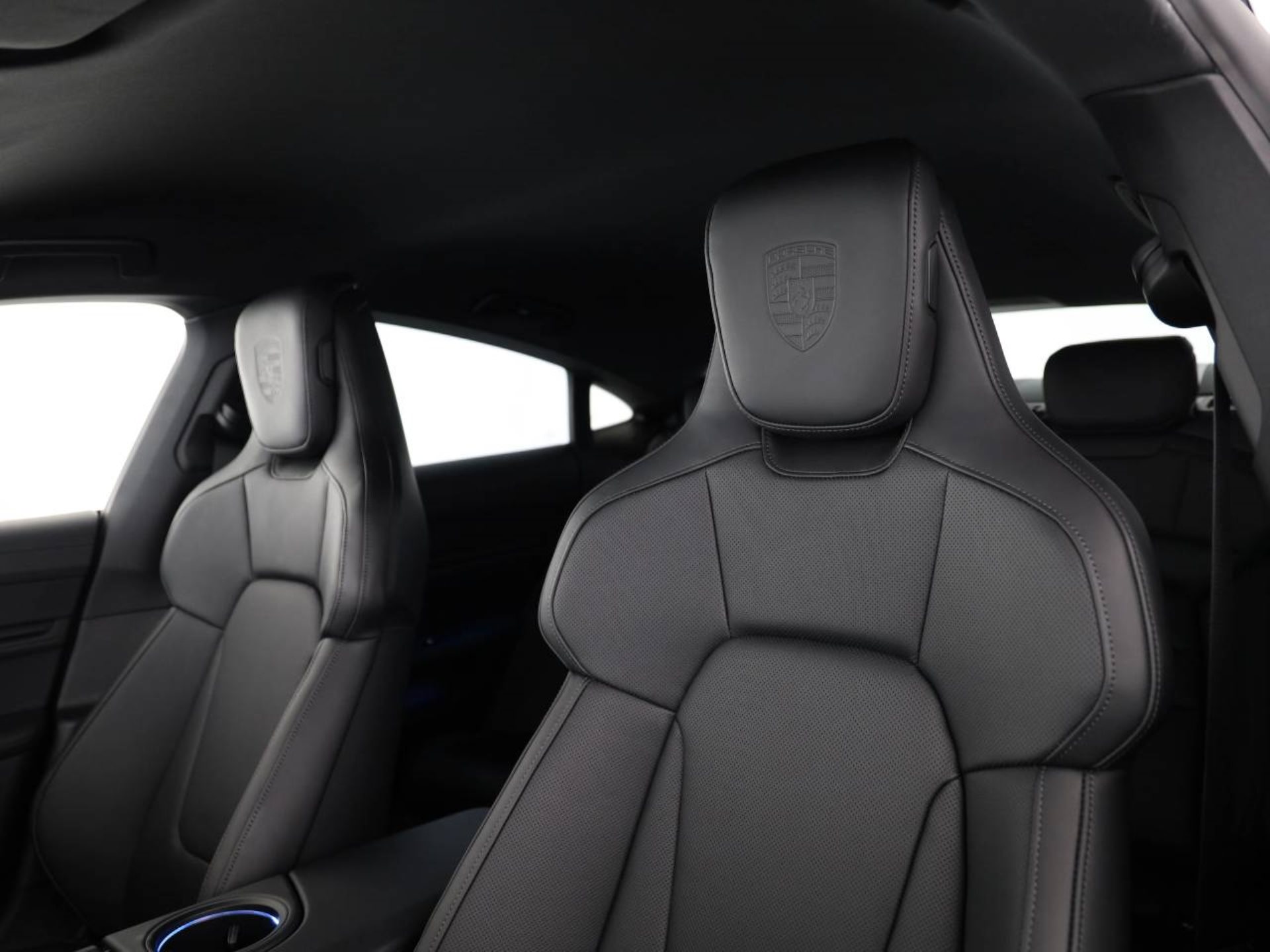 PORSCHE Taycan 4 Black Edition-image-4