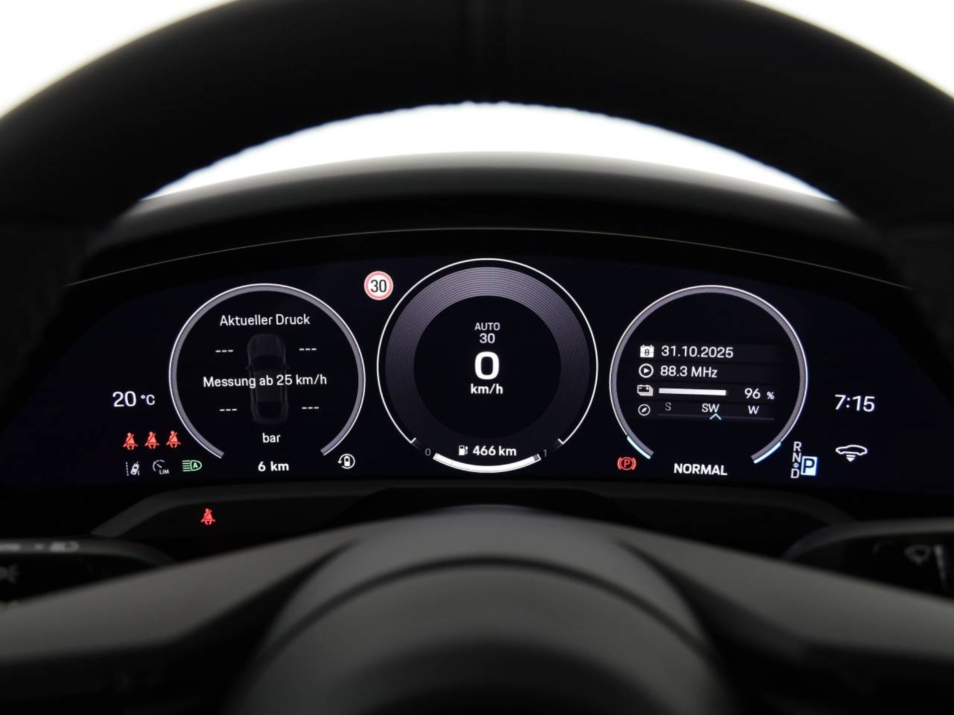 PORSCHE Taycan 4 Black Edition-image-18