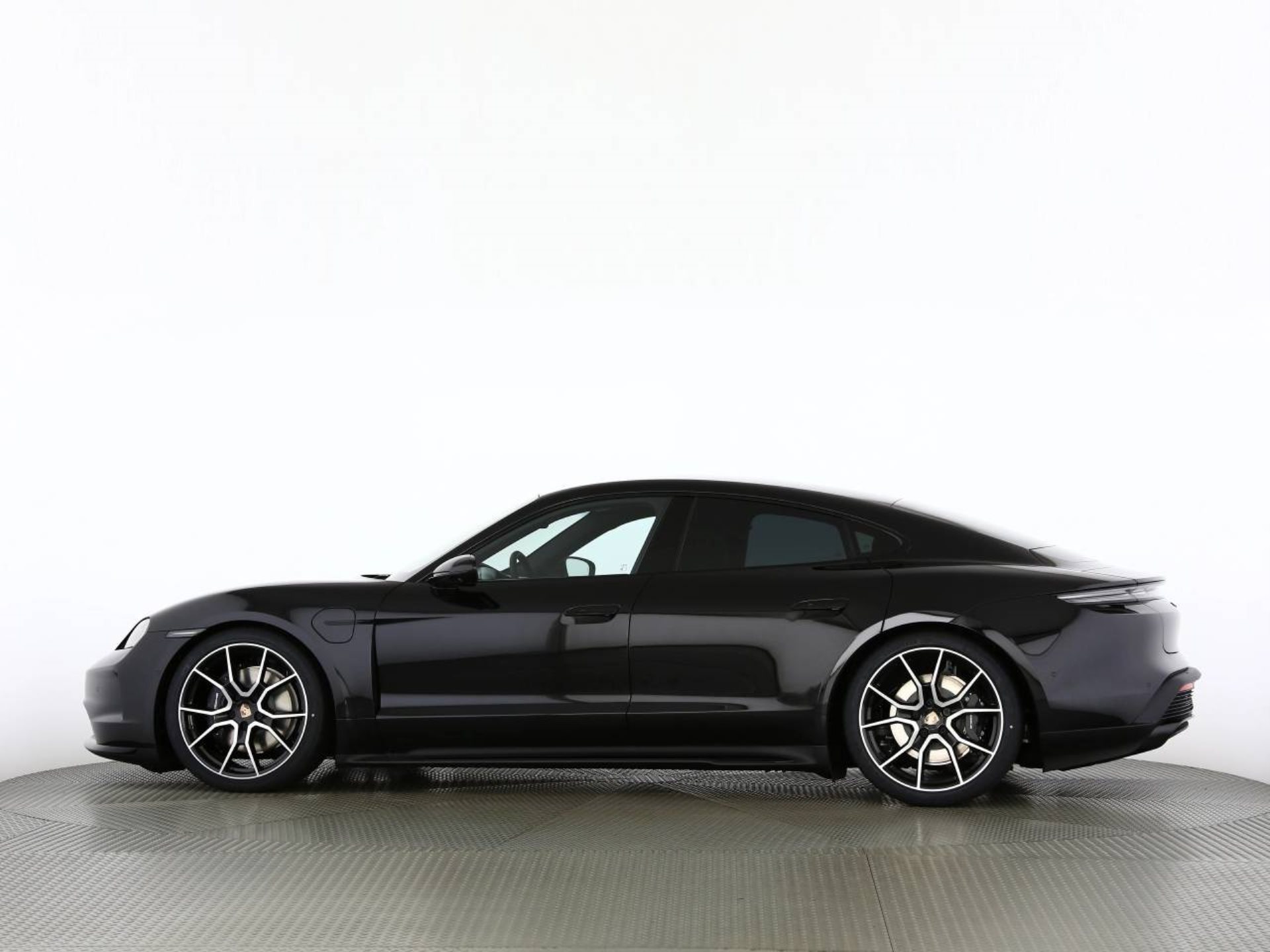 PORSCHE Taycan 4 Black Edition-image-8