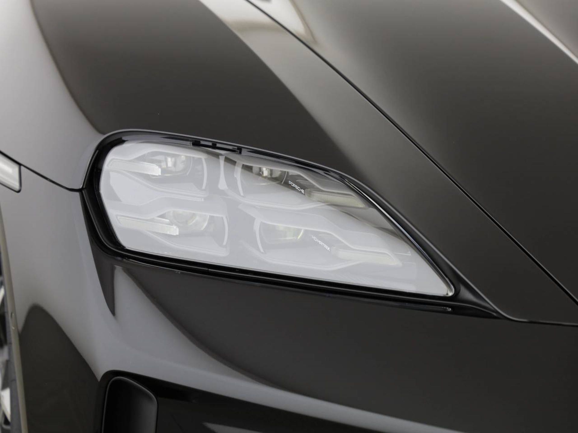 PORSCHE Taycan 4 Black Edition-image-25