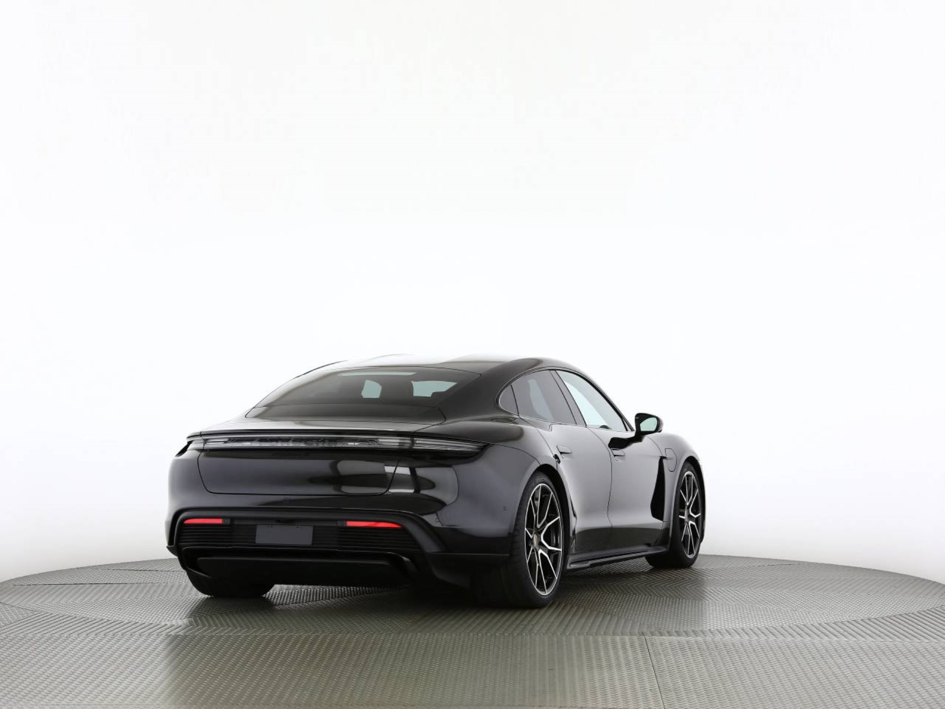 PORSCHE Taycan 4 Black Edition-image-2