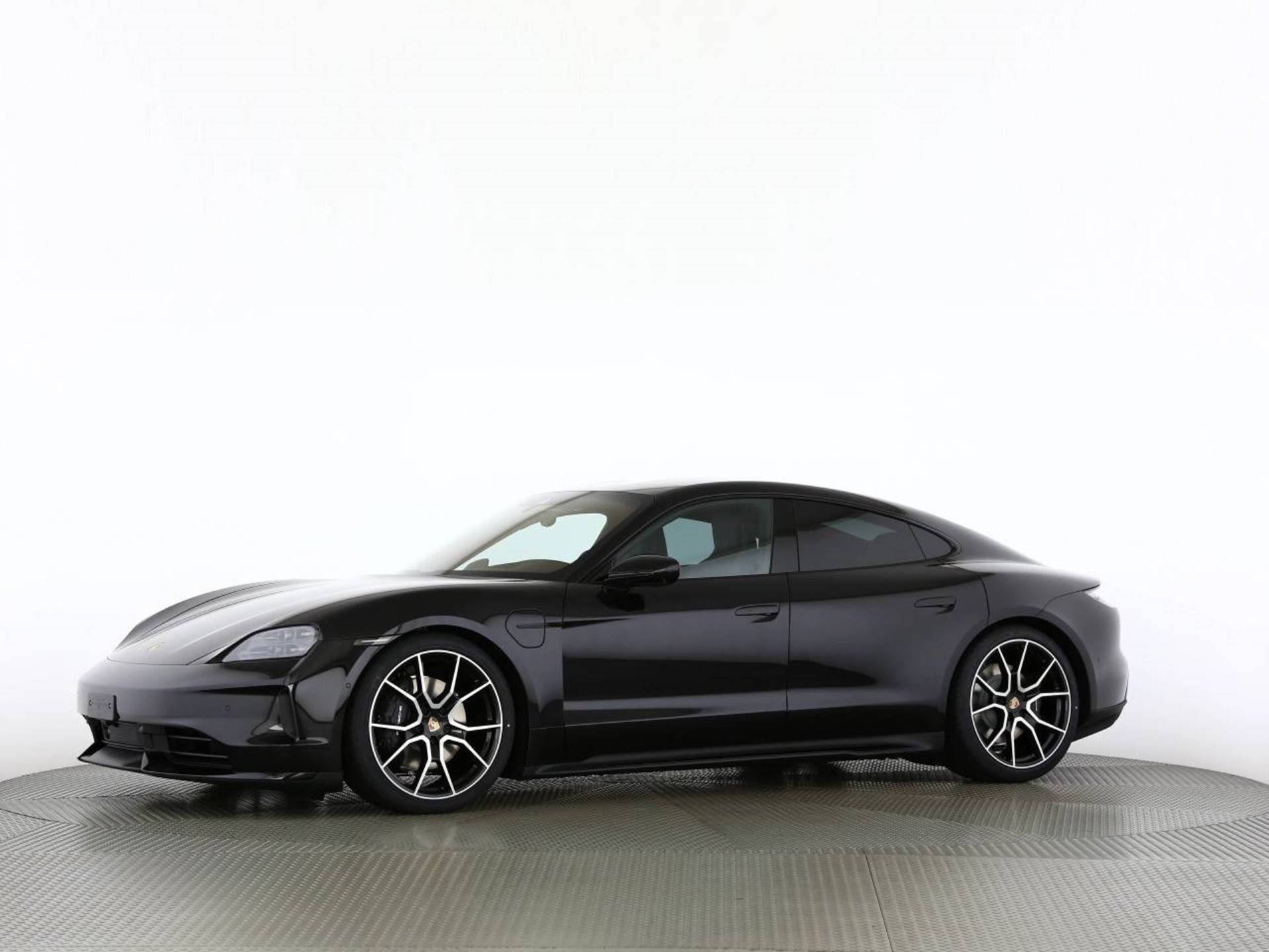 PORSCHE Taycan 4 Black Edition-image-11