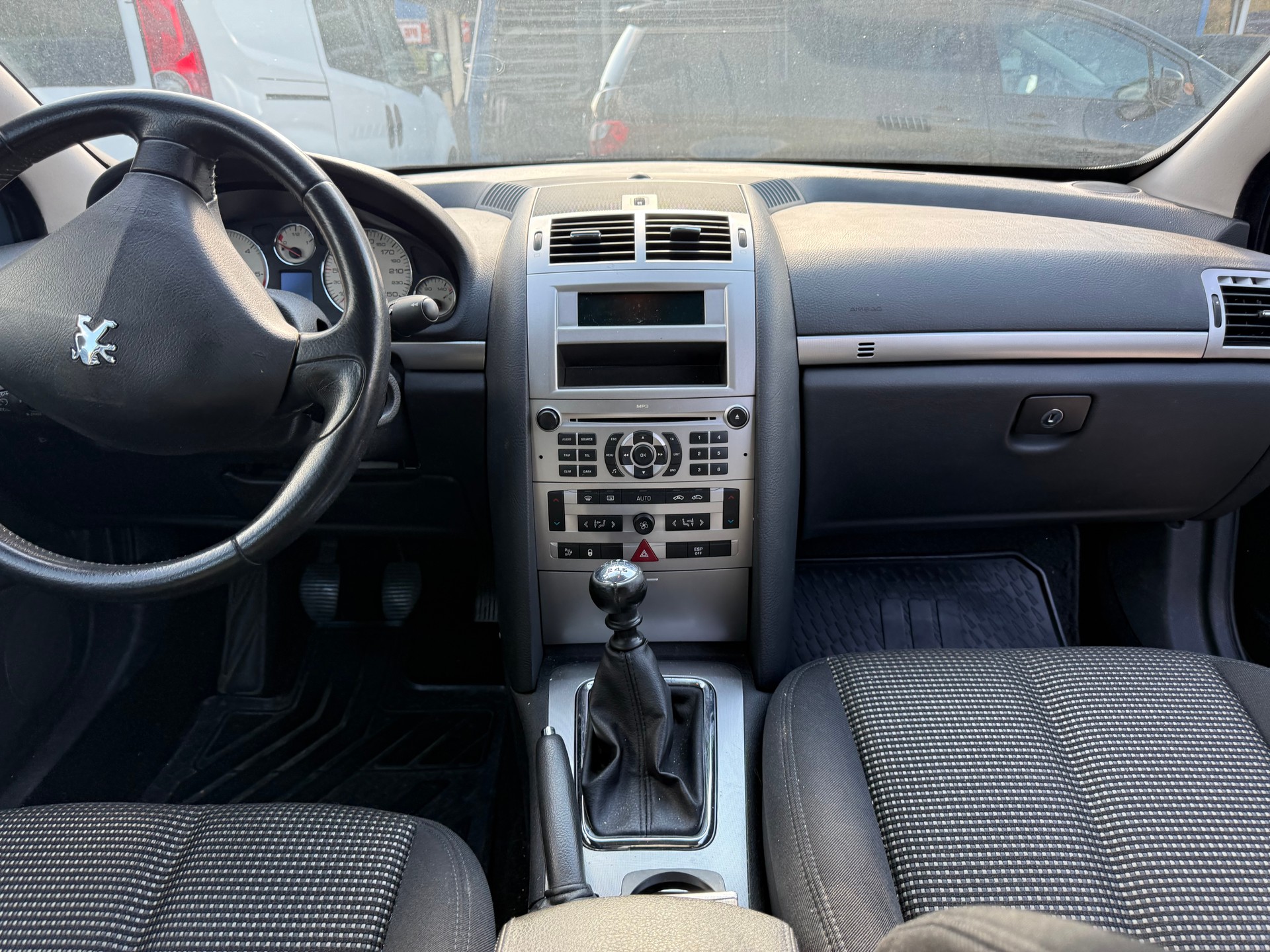 PEUGEOT 407 SW 2.0 HDI Dynamic Edition-image-20