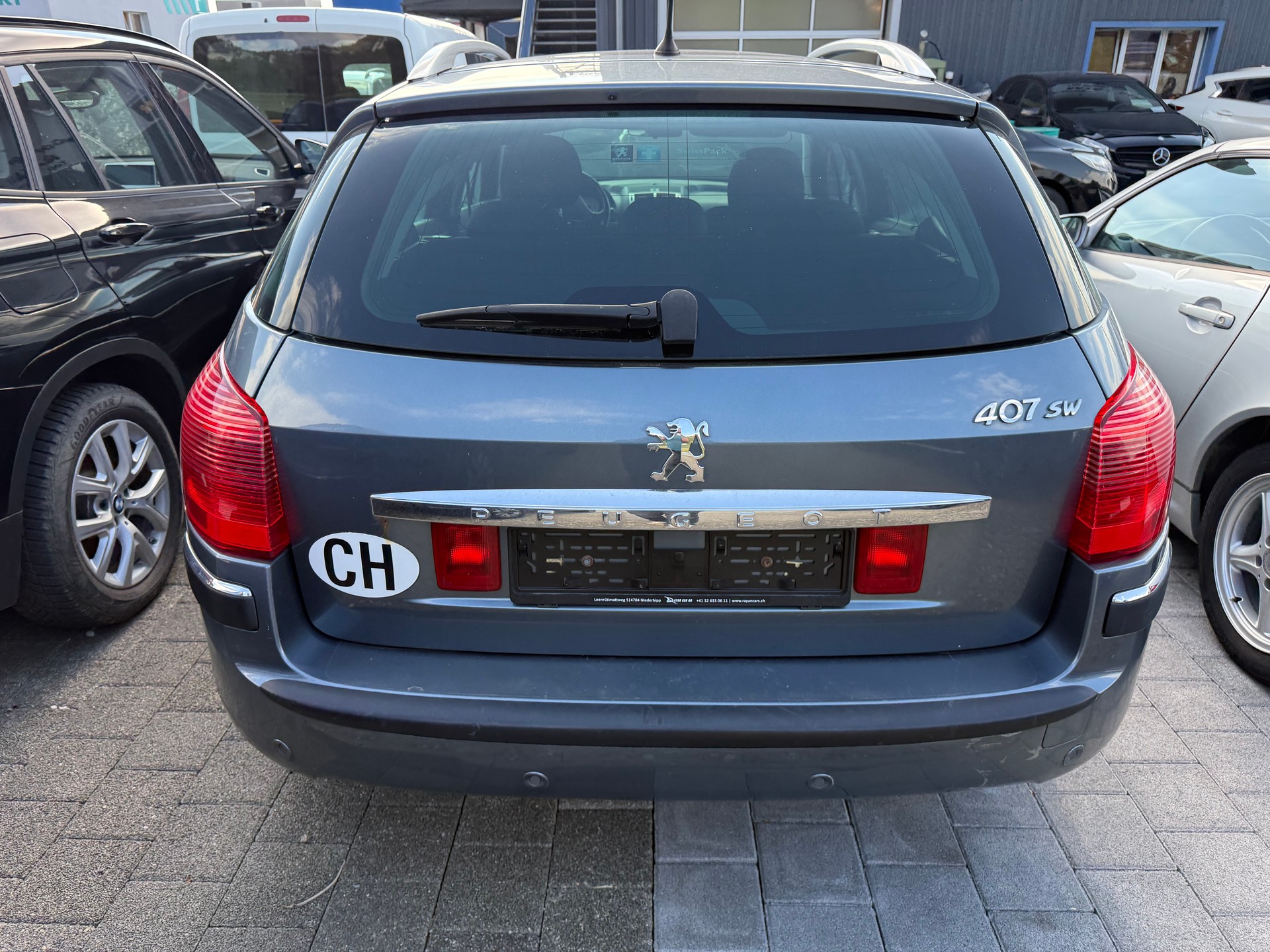 PEUGEOT 407 SW 2.0 HDI Dynamic Edition-image-9