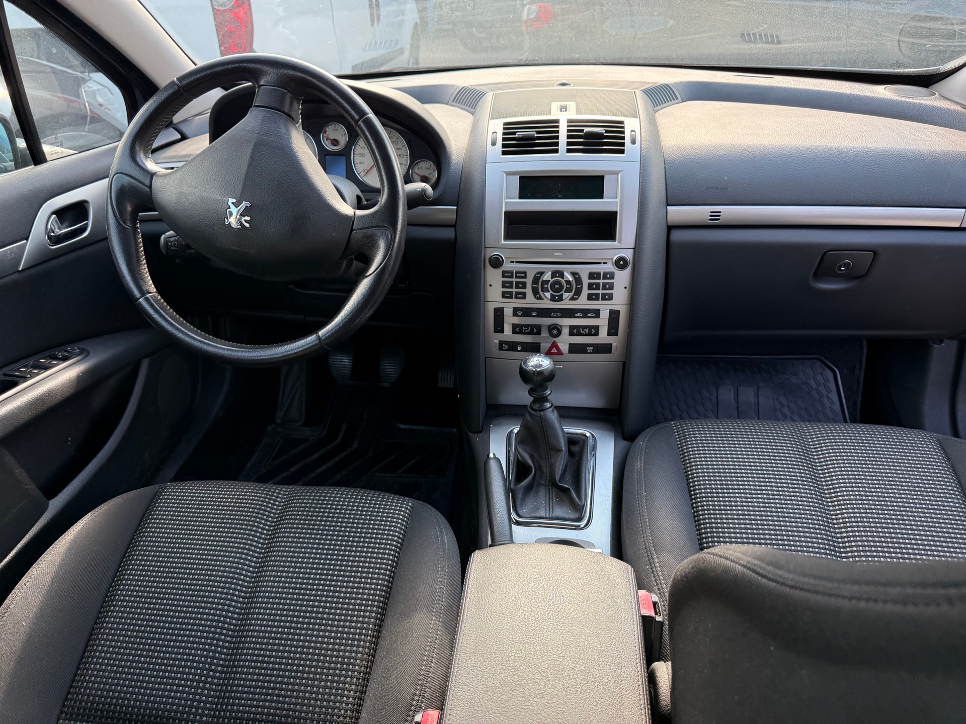 PEUGEOT 407 SW 2.0 HDI Dynamic Edition-image-19