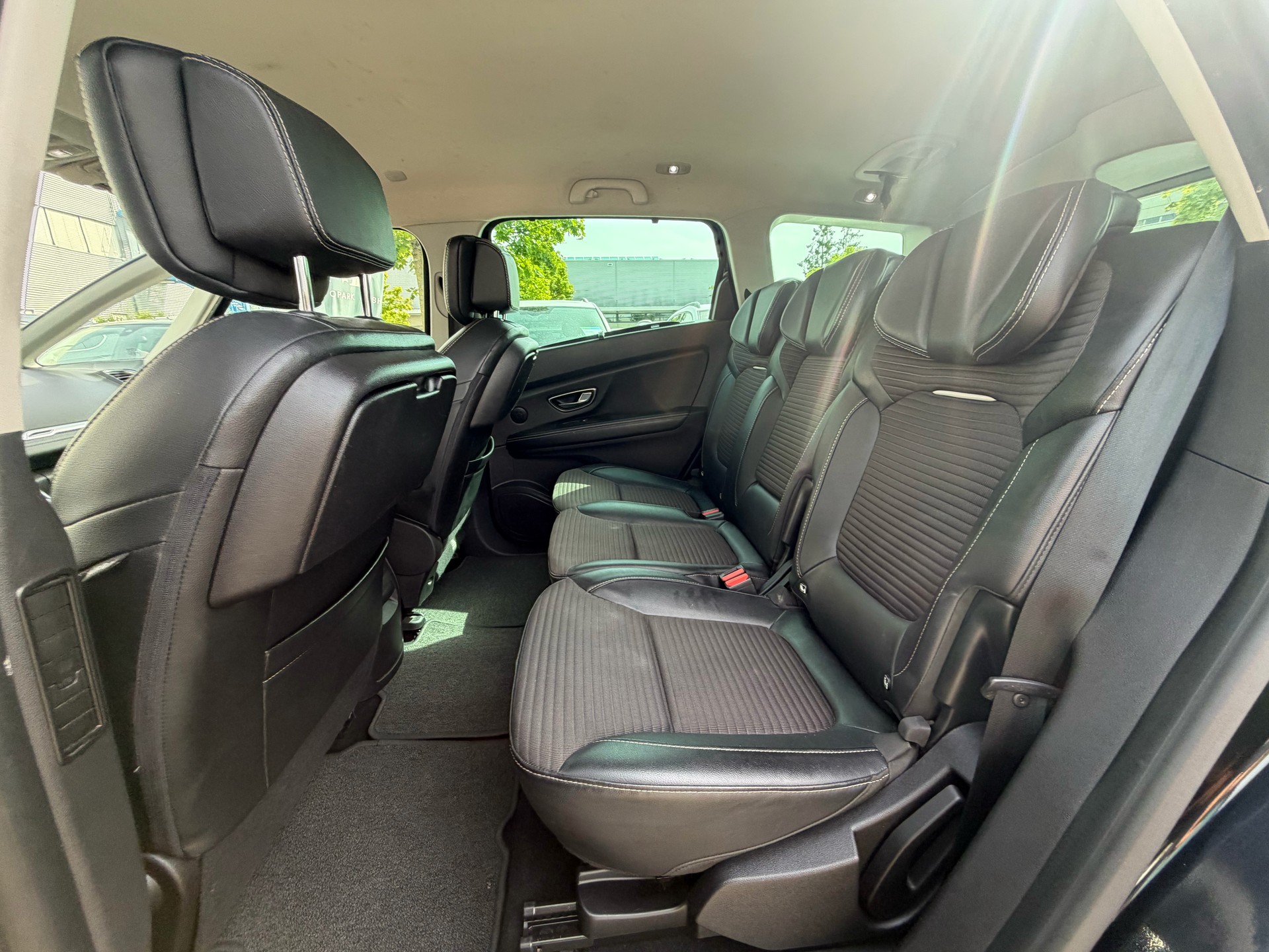 RENAULT Grand Scénic 1.6 dCi Intens EDC-image-9