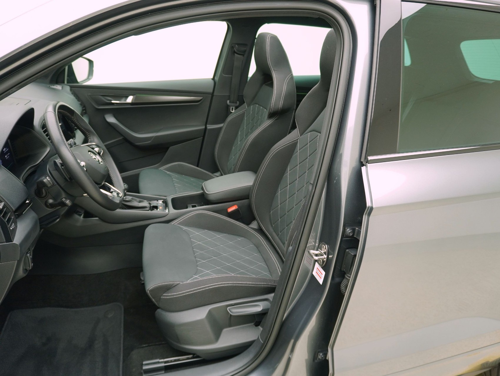 SKODA Karoq 2.0 TDI DSG Sport Line 4x4-image-9