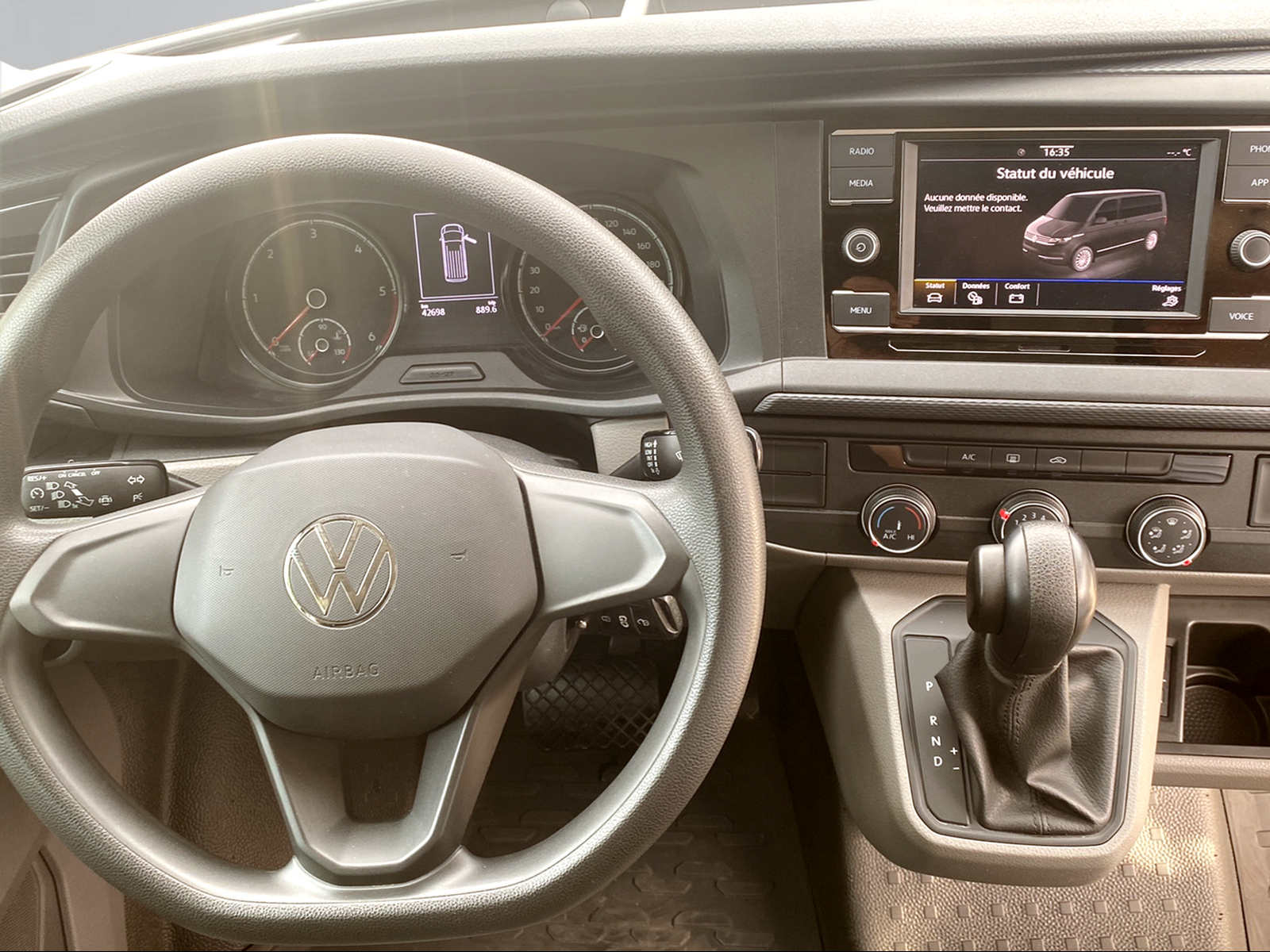 VW Transporter T6.1 Fourgon DSG-image-11