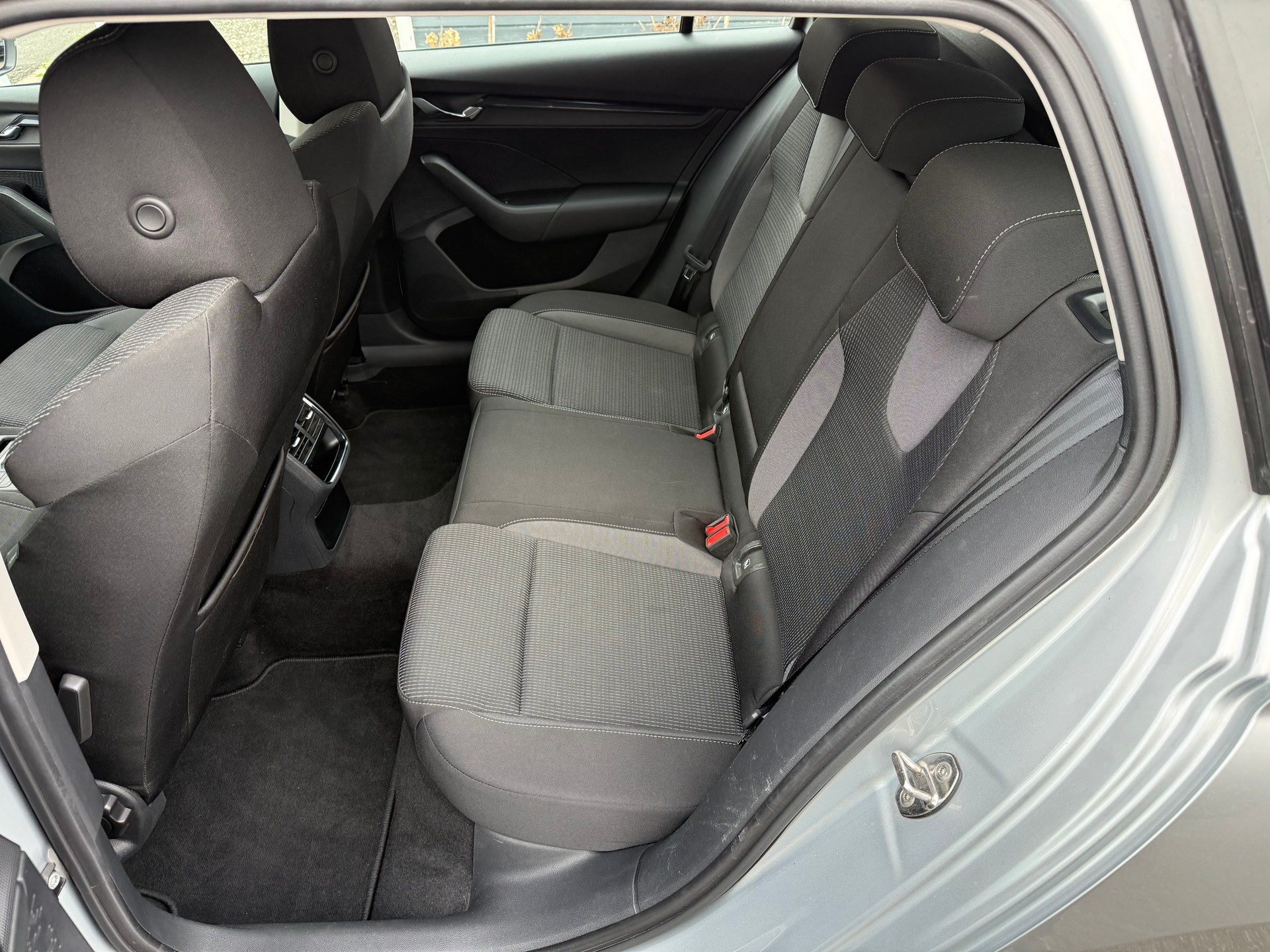 SKODA Octavia Combi 2.0 TDI Ambition 4x4 DSG-image-12