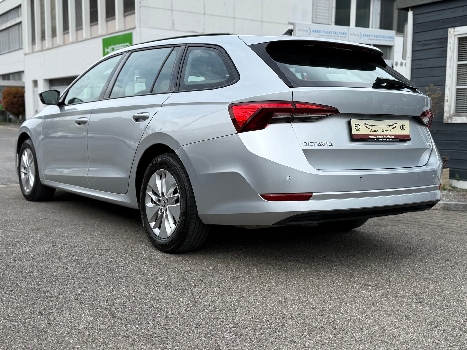 SKODA Octavia Combi 2.0 TDI Ambition 4x4 DSG-image-5