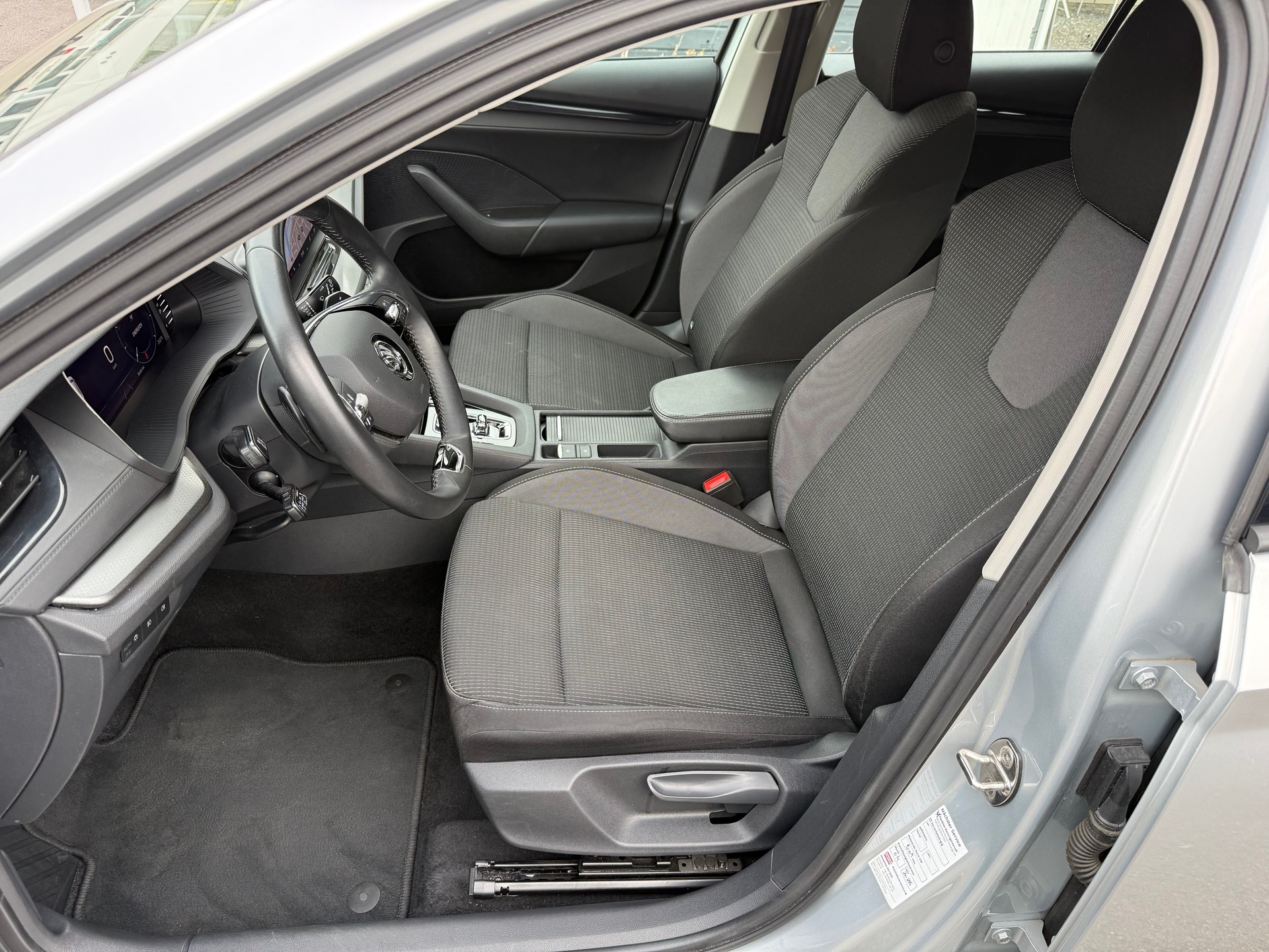 SKODA Octavia Combi 2.0 TDI Ambition 4x4 DSG-image-10