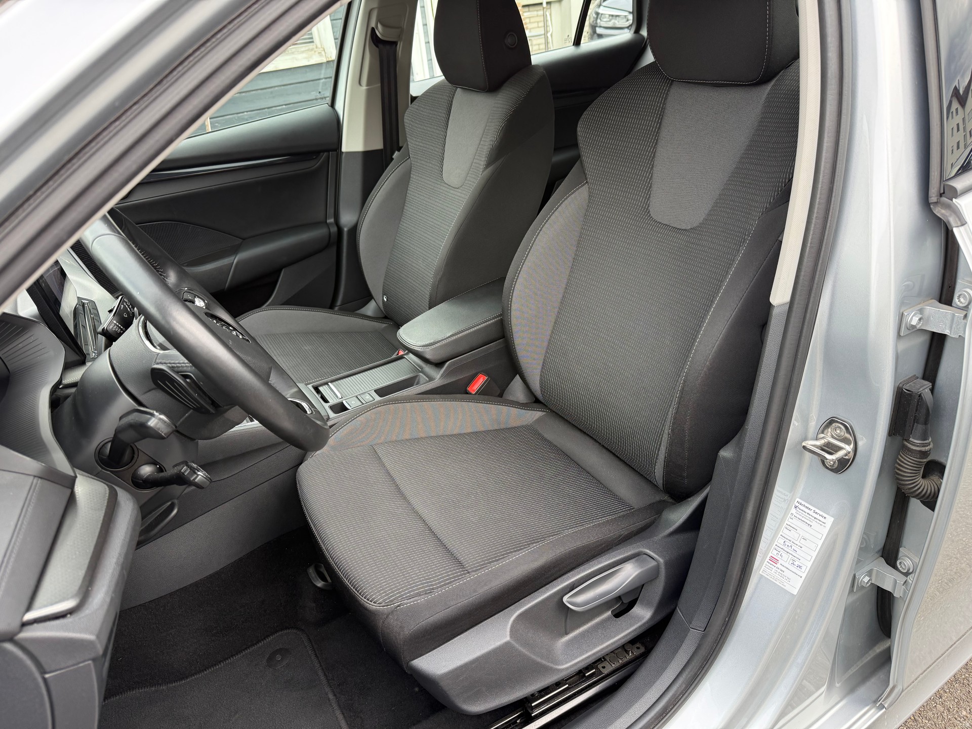 SKODA Octavia Combi 2.0 TDI Ambition 4x4 DSG-image-11