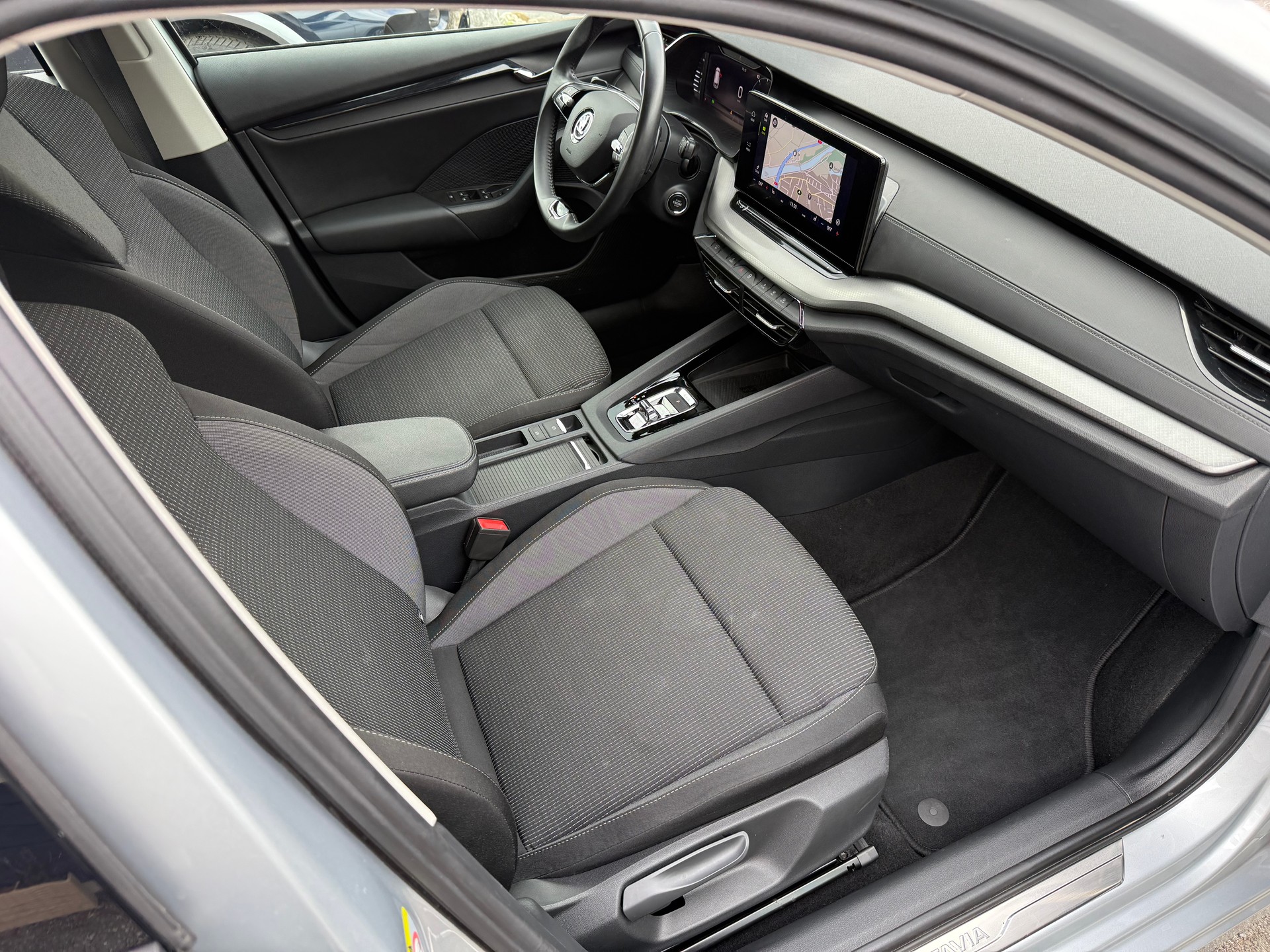 SKODA Octavia Combi 2.0 TDI Ambition 4x4 DSG-image-17